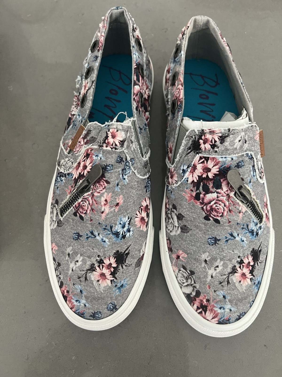 Blowfish Malibu Mariachi Grey Floral Print w Zippers Slip-On Sneakers SZ 8.5