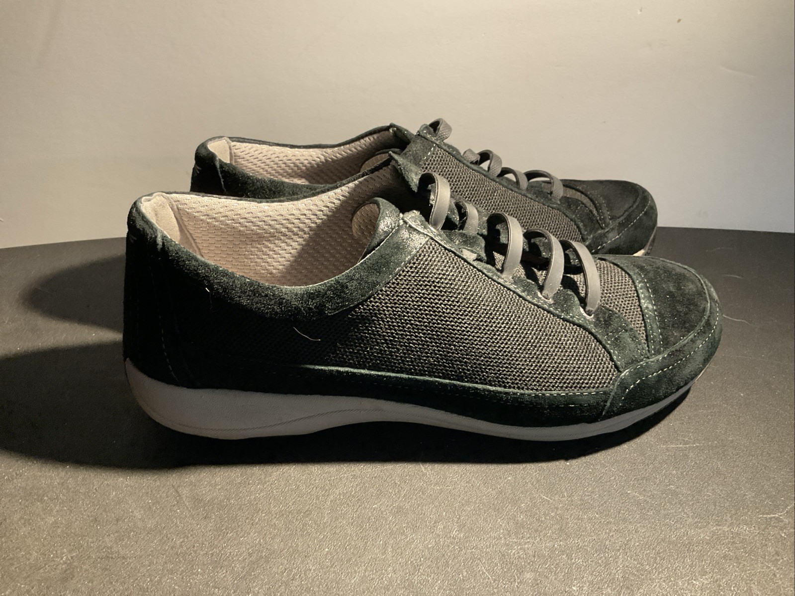 Dansko Sneakers Women’s Size 8.5 US Suede Textile Laced Black Flats 40 EU