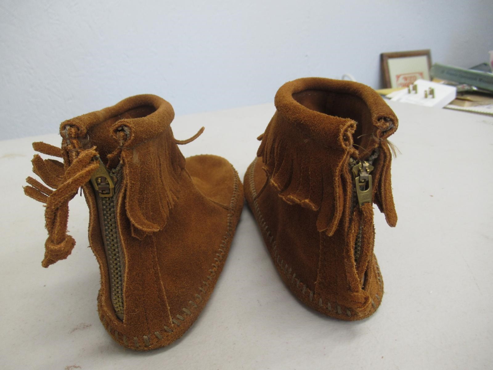 Minnetonka Fringed brown Leather Moccasins Back Zipper Soft Sole WM 5.5 OB kk