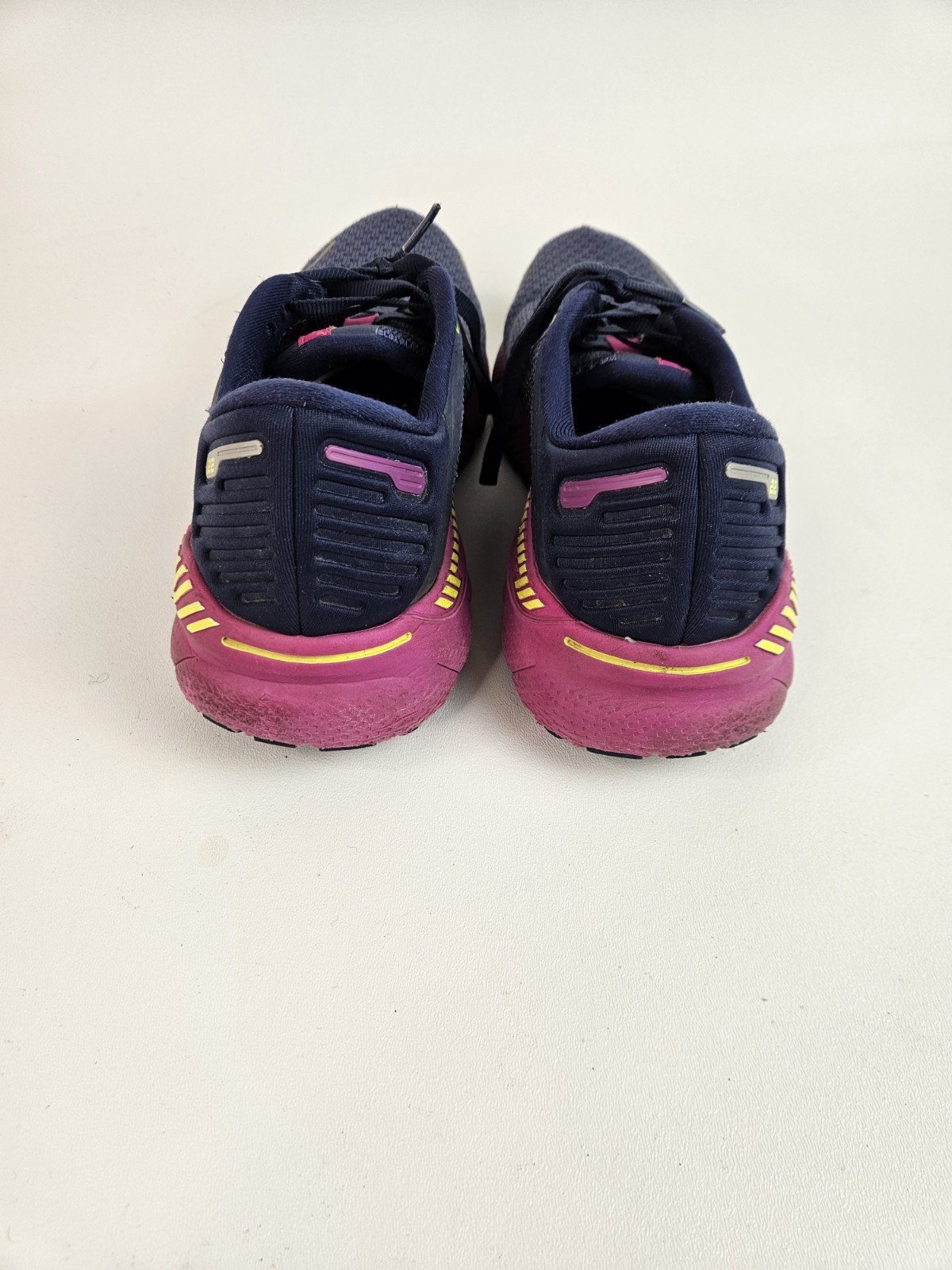 Brooks Adrenaline GTS 22 Womens Shoe Sz 10.5 B Running Nightshadow Viola Sneaker