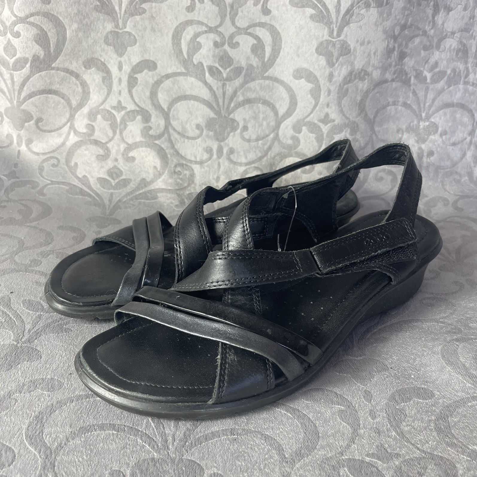 Ecco Black Leather Hoop & Loop Lightweight Strappy Sandals Sz 7.5