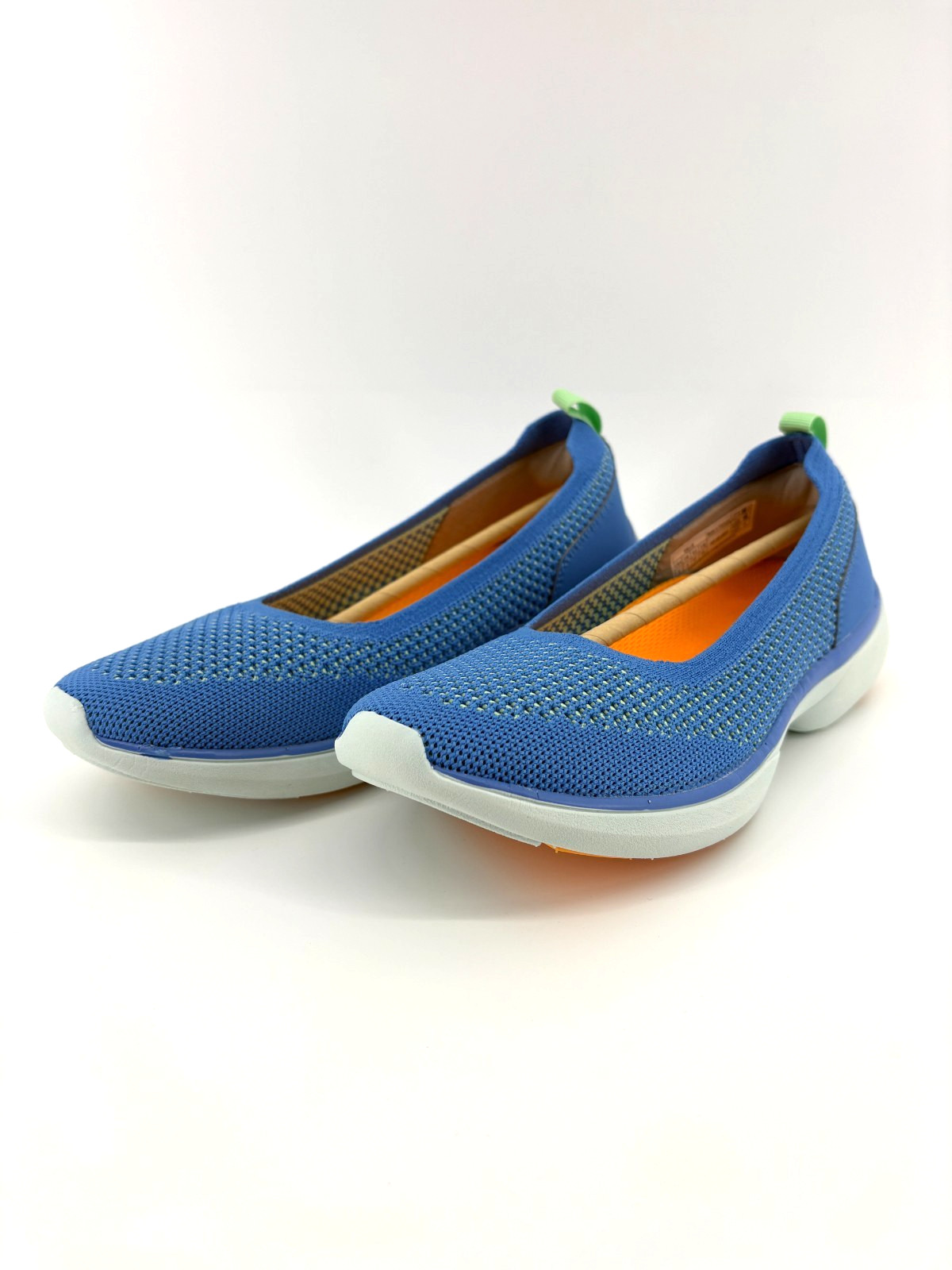 NIB Vionic Women’s Kallie Walking Shoe Azure Blue 6 Medium