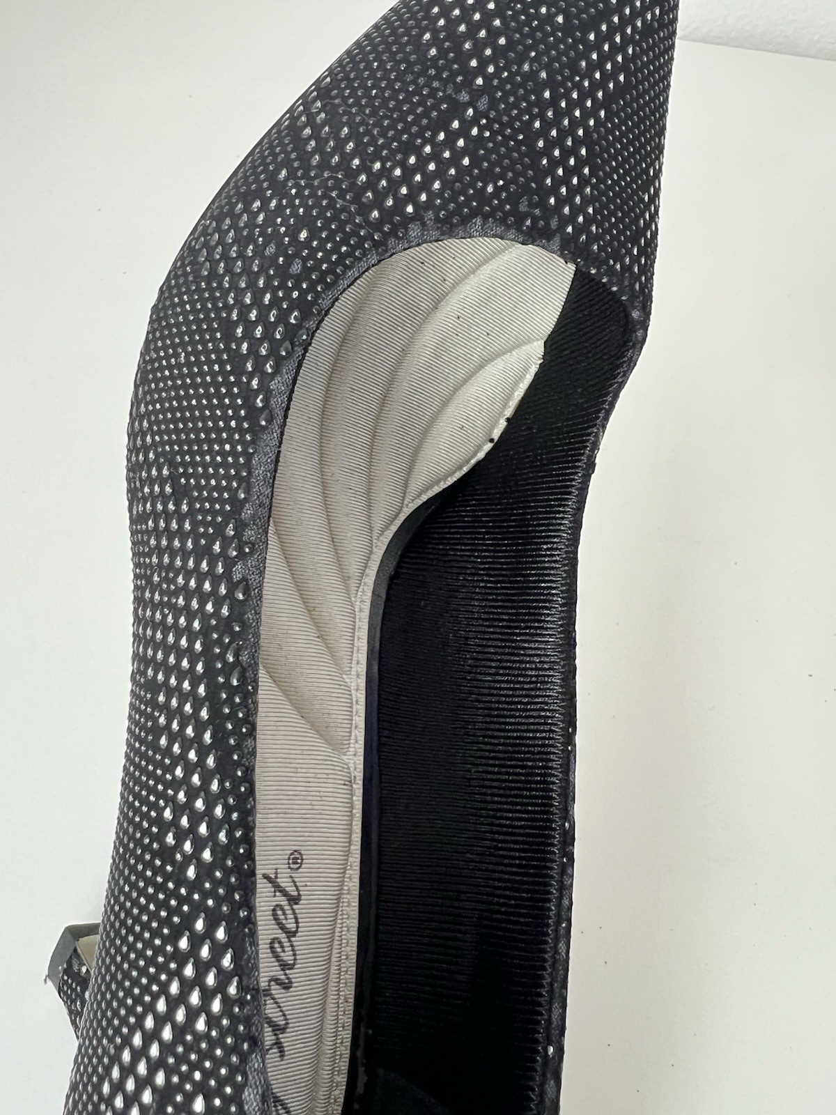 Easy Street Kitten Heels Womens 8.5M Black Textured Pointed Toe Pumps Comfort