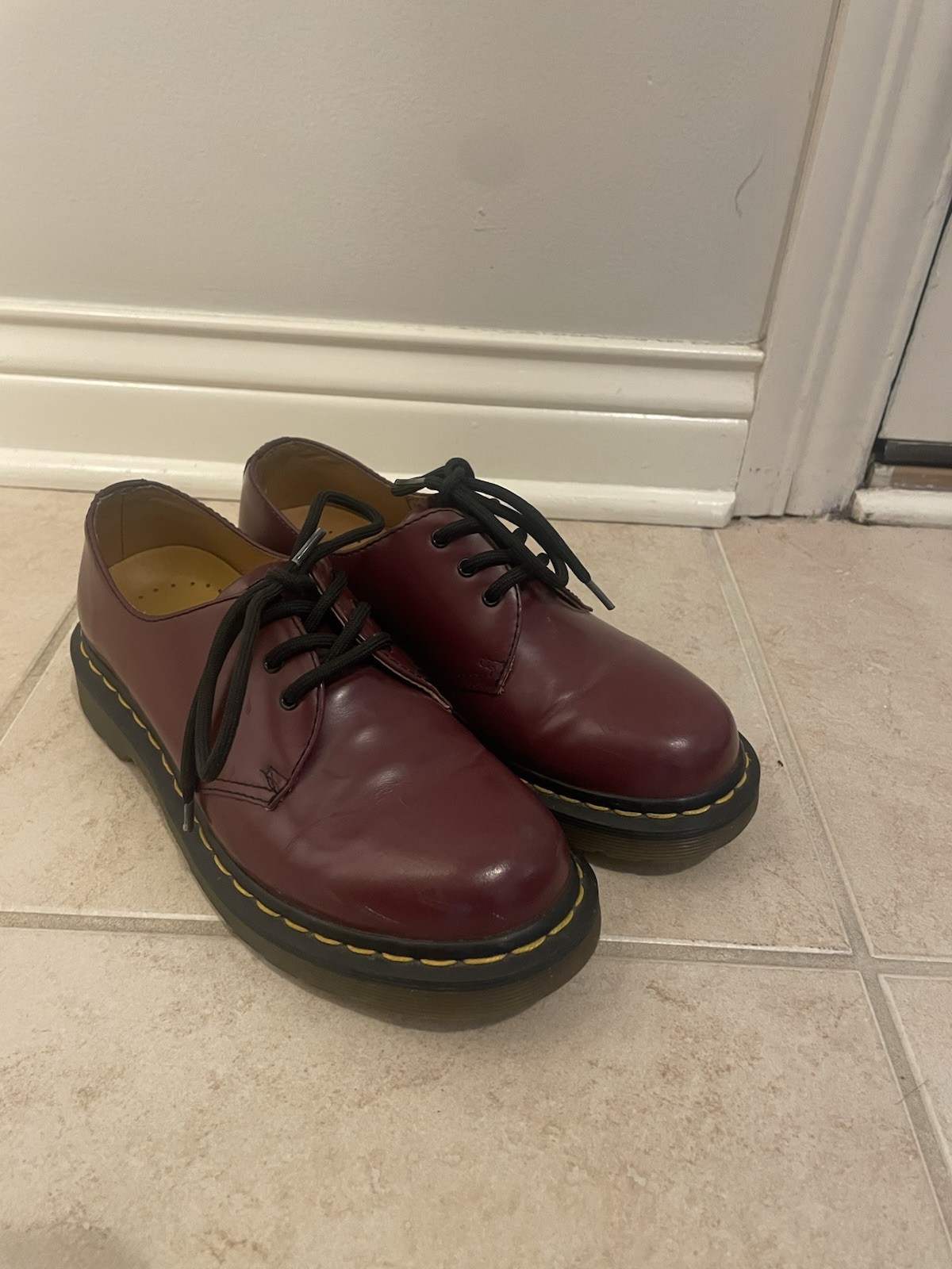Dr. Martens Women’s Burgundy Leather Lace-Up Oxford Shoes Round Toe US 6 EU 37