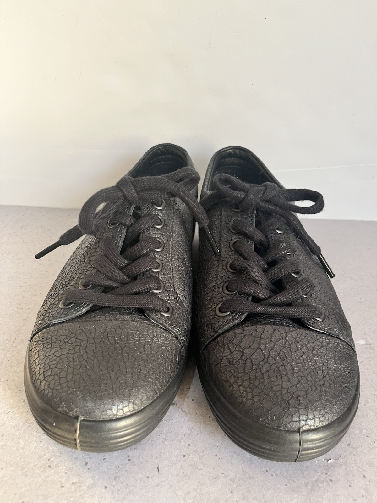 Ecco Shoes Women’s 6 Black Crinkle Leather Sneaker Lace Tie Casual Soft Comfort