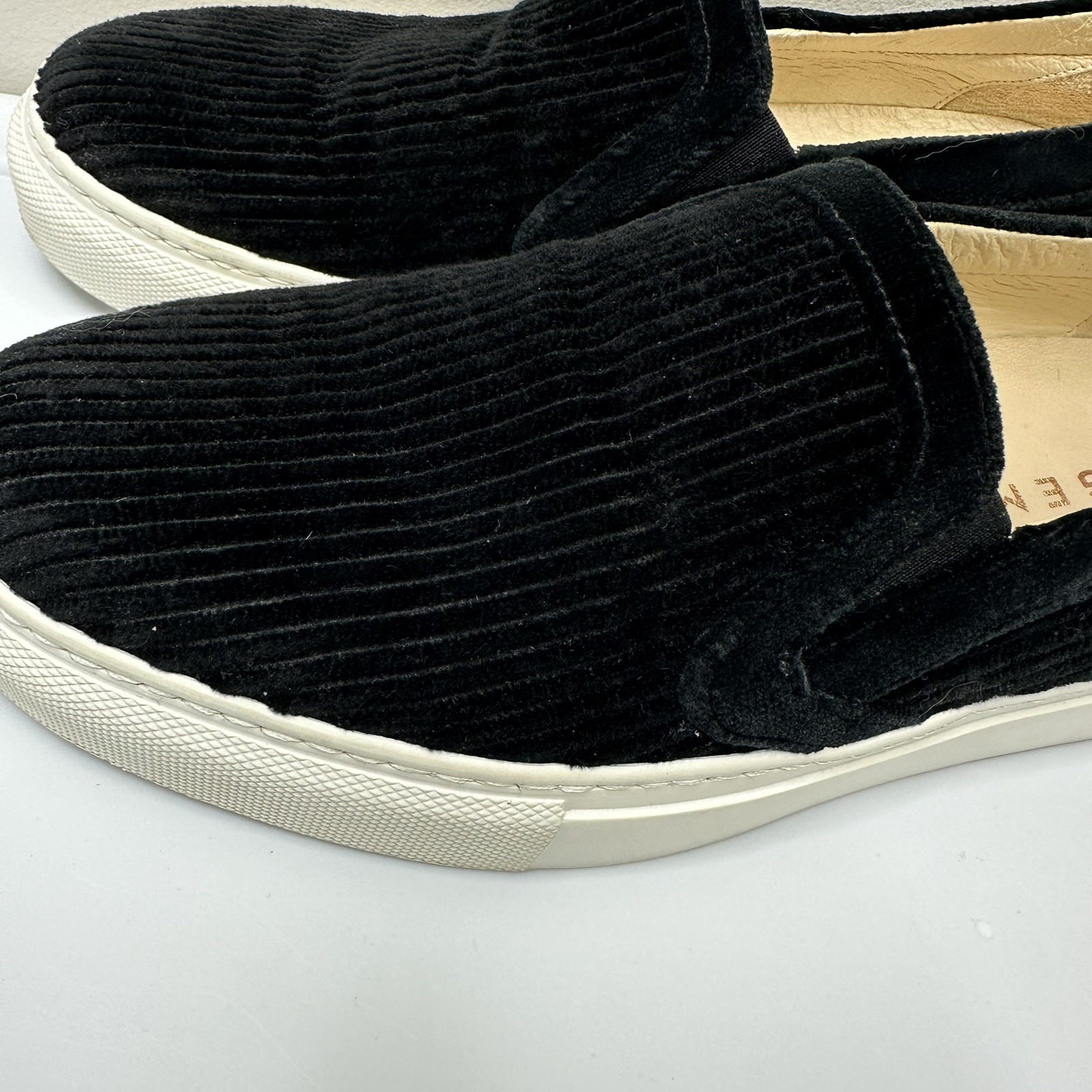 M Gemi Sneaker Shoe Women’s Size 39 Black Corduroy Slip on Loafer Casual Walking