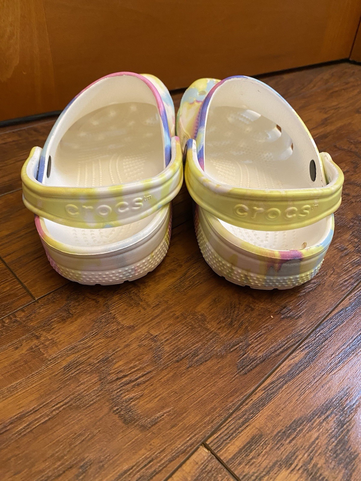 Crocs Unisex Classic Tie-Dye Pastel Graphic Clogs Men’s Sz 7 Women’s 9