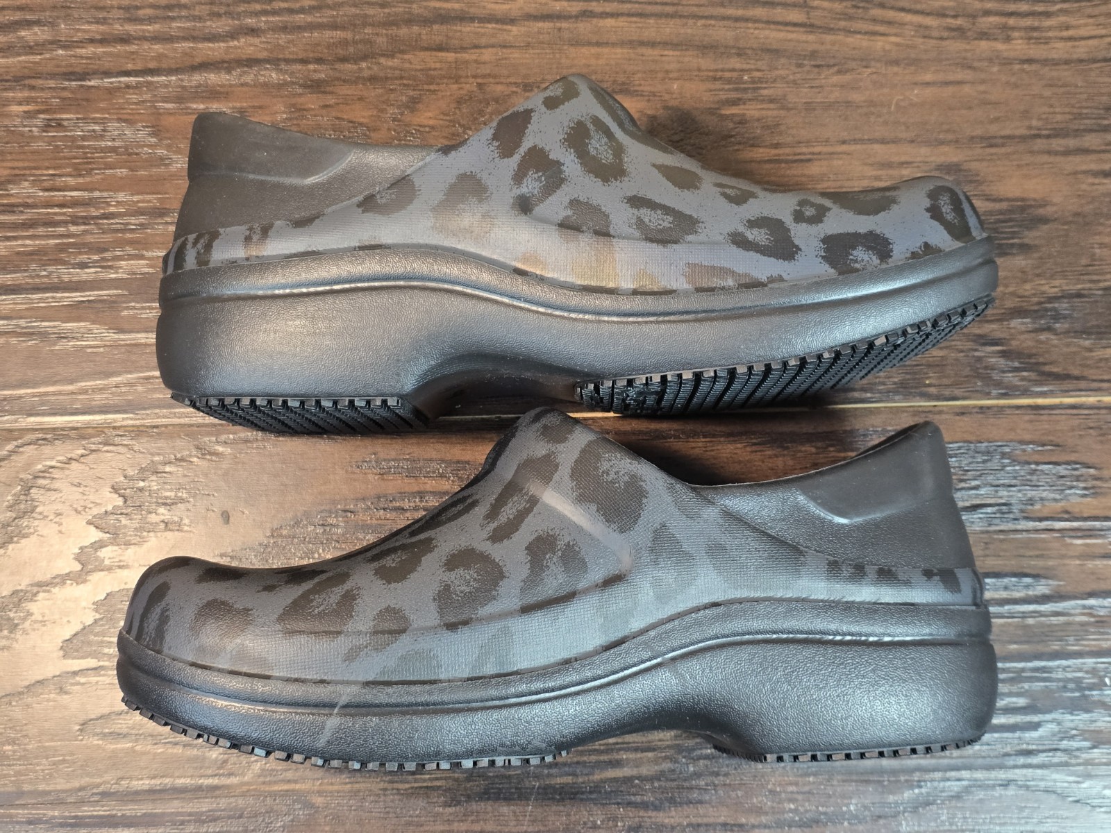 Crocs Neria Pro II Black Leopard Nurse Clog (205385) Comfort Sz W8 No Box Preown