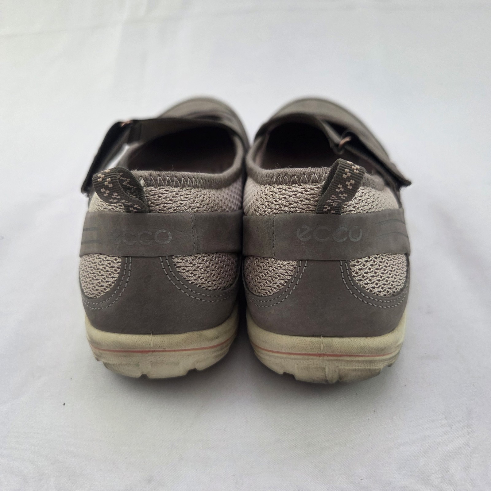 ECCO Mary Jane Sneakers Women’s Size 40 / 9.5 Gray Brown Hook & Loop Comfort