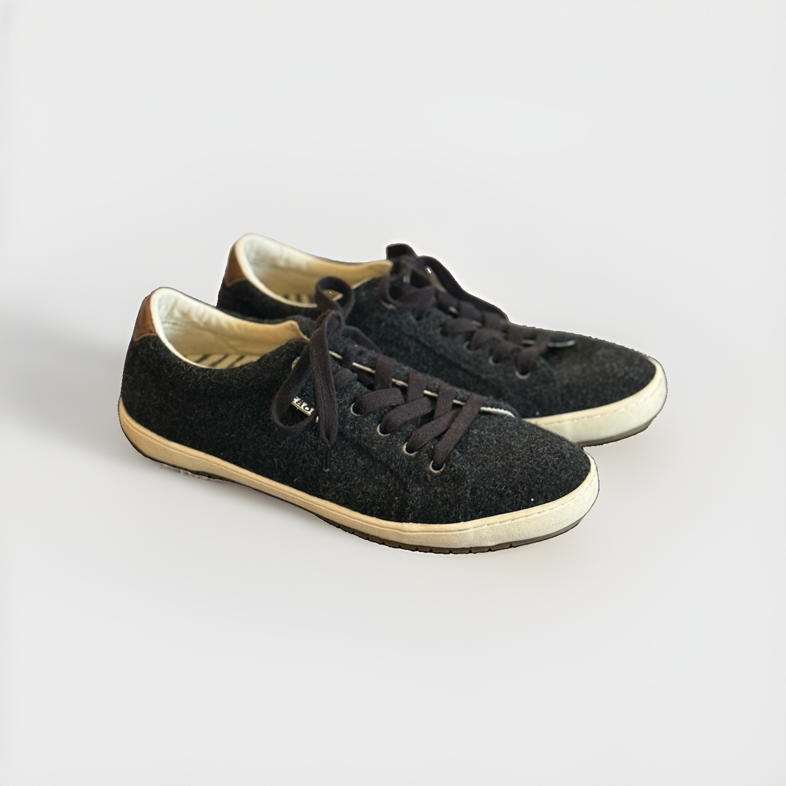 Taos Star Burst Sneakers Women’s Size 9.5 Black Wool Lace Up Comfort Shoes