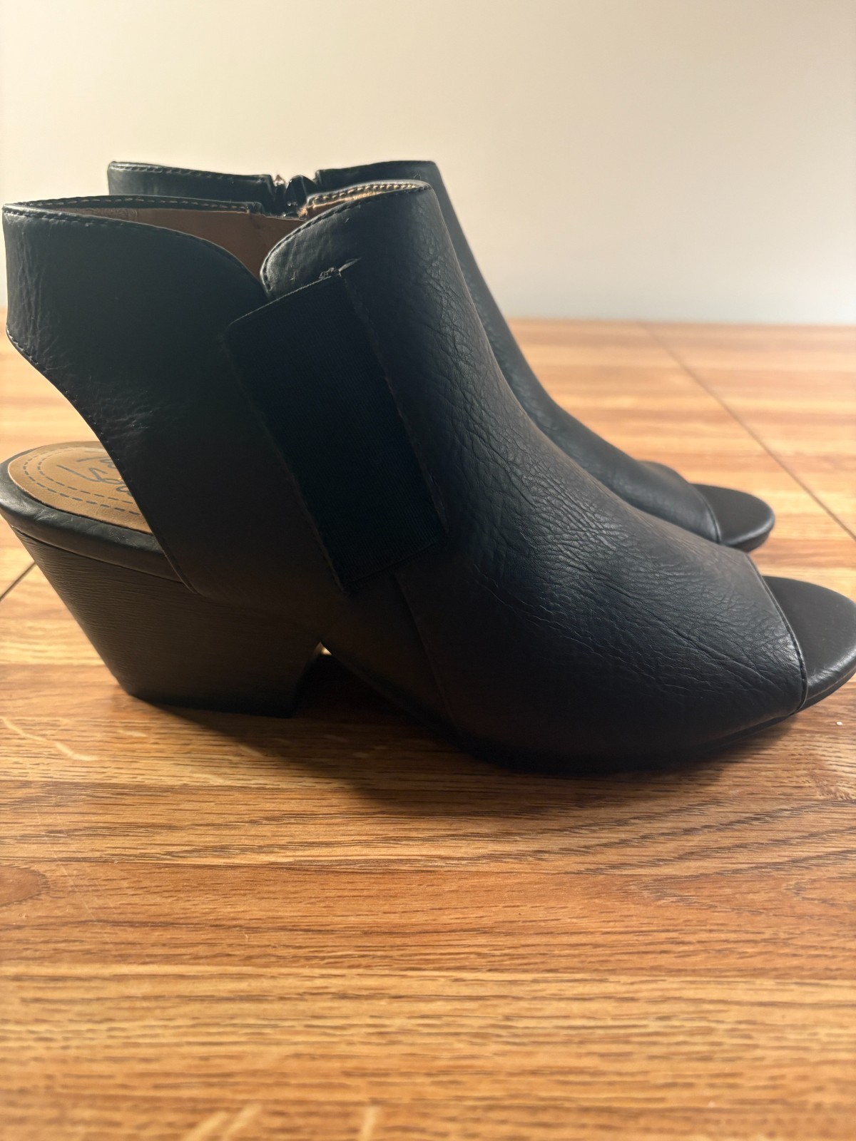 Natural Soul Black Wedge Sandals Women’s Size 6.5 Comfort Open Toe Zip Slingback