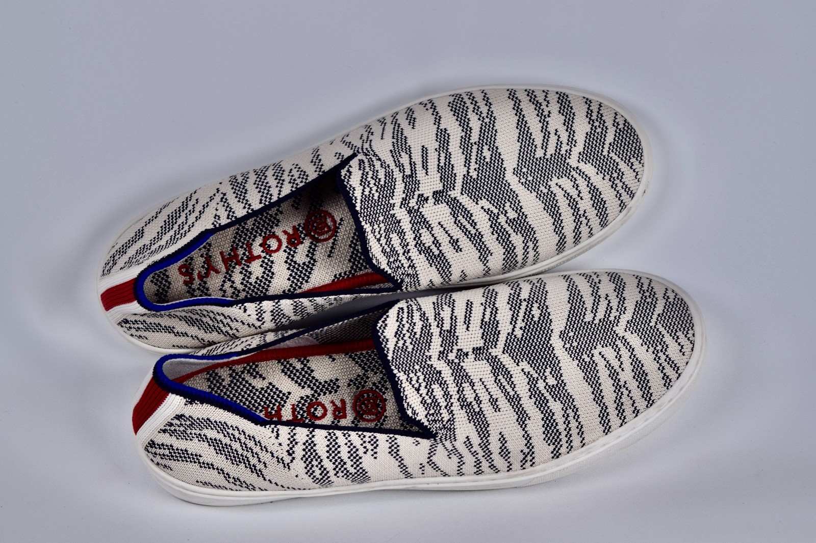 Rothy’s Women’s The Original Slip On Sneaker Maritime Tiger Navy White Size 8