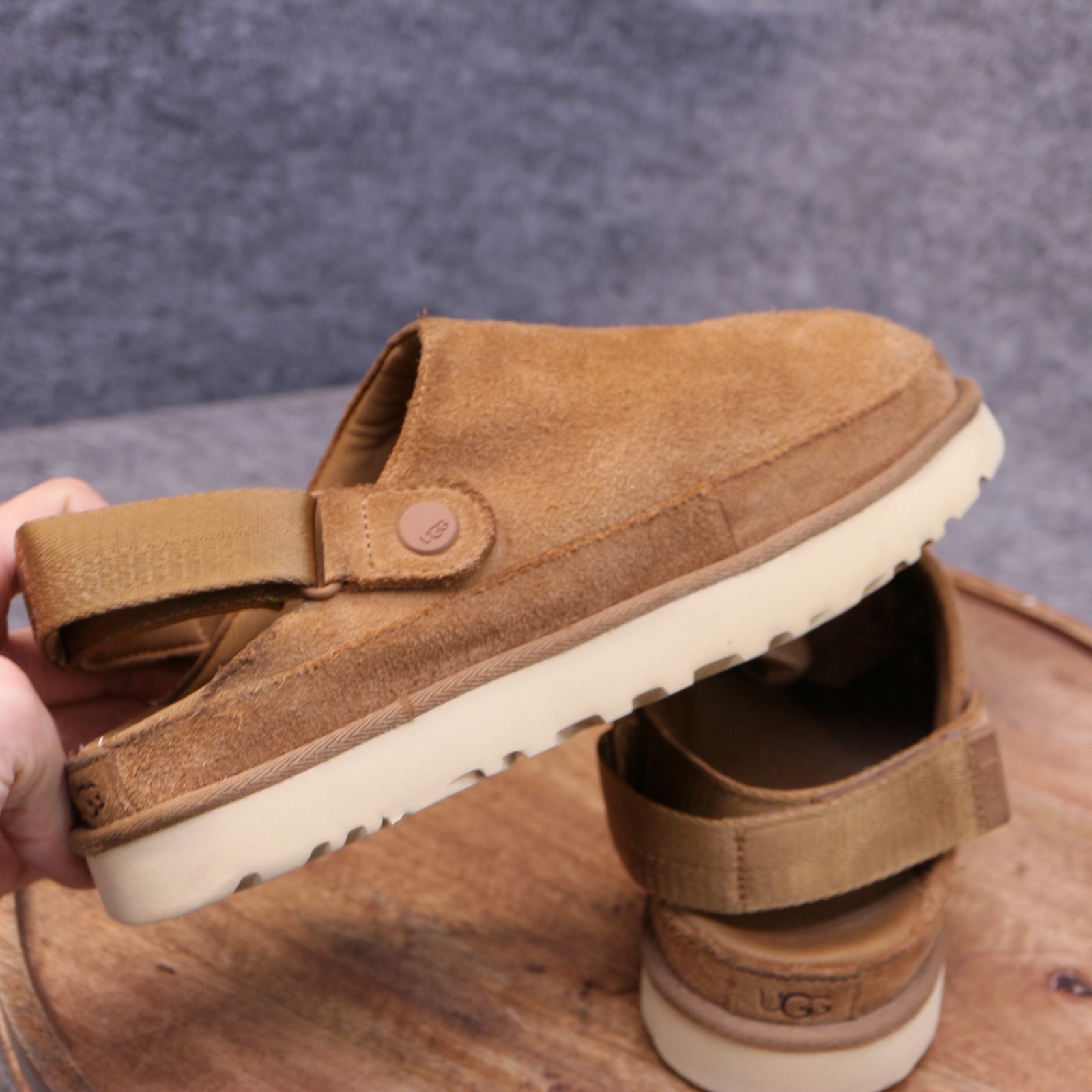 UGG Goldenstar Clogs Women’s Size 8 US Chestnut Brown Suede Slip On Shoes