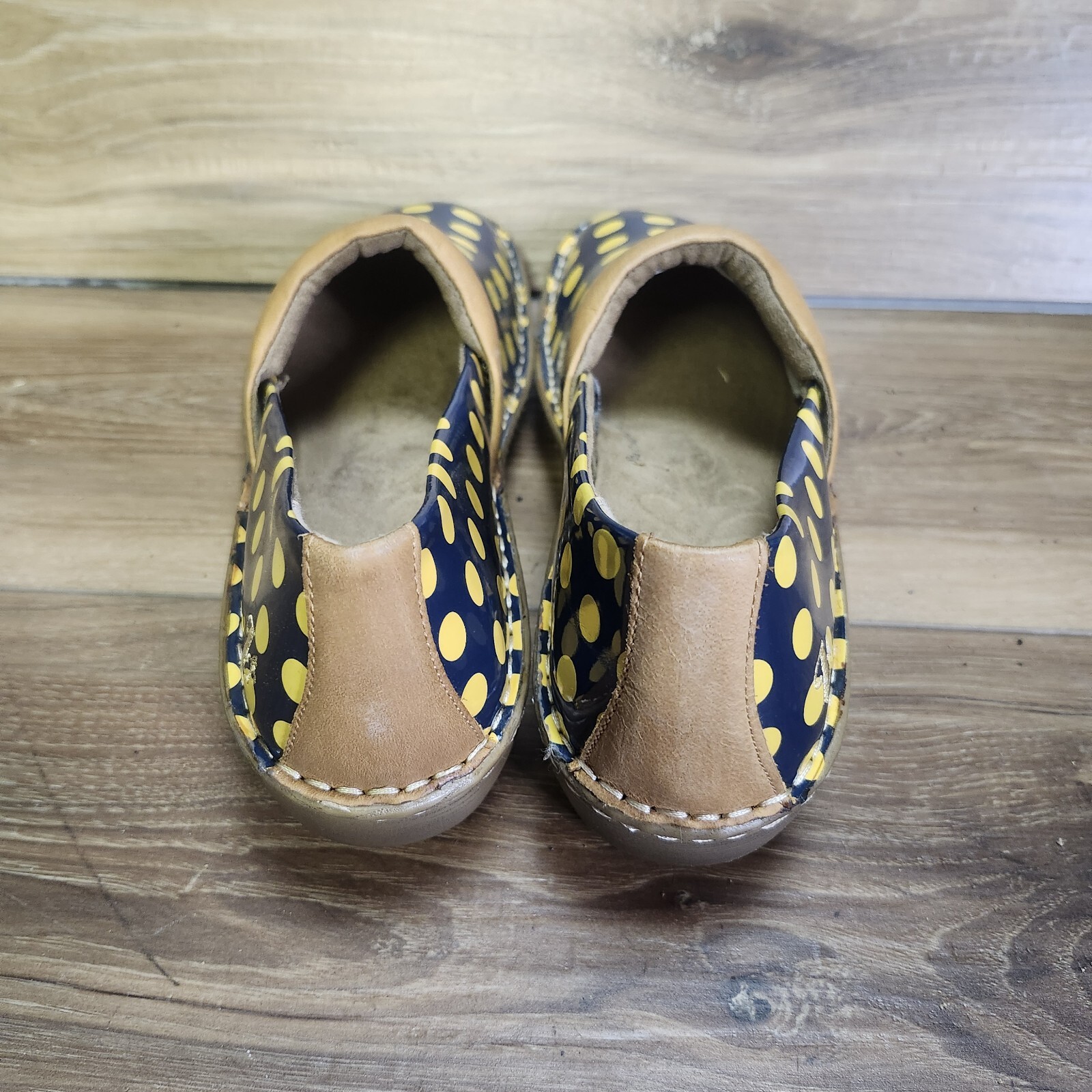 Lila Clogs Sure Grip Size 11m Slip Resistant Navy Yellow Spa Comfort