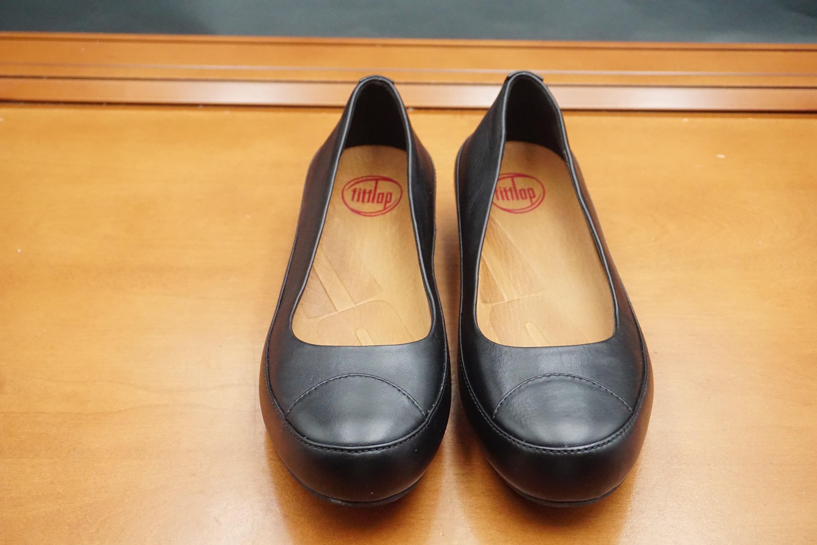 FitFlop Flats Women’s Size 6.5 US Black Leather Cushioned Slip On Casual Shoes