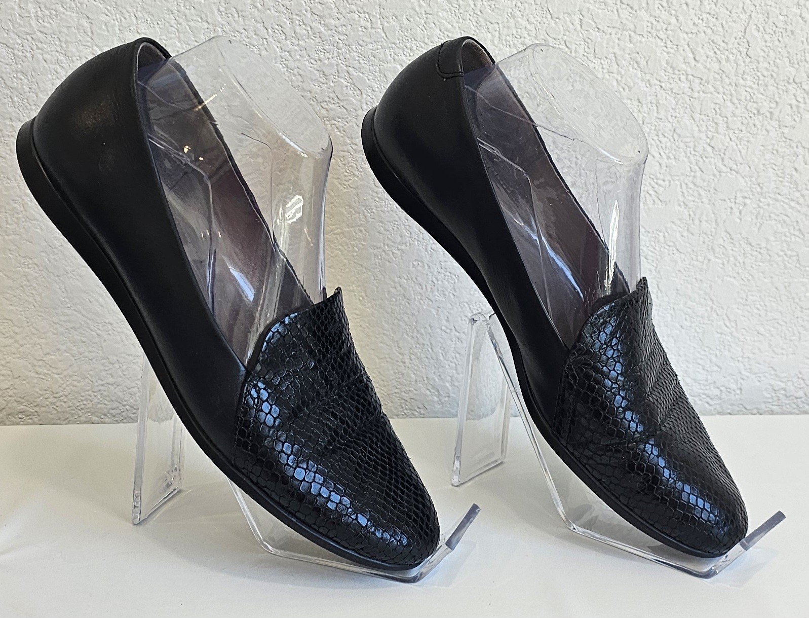 ECCO Women’s Black Leather Slip On Loafers Snake Embossed Comfort Shoes EU 39