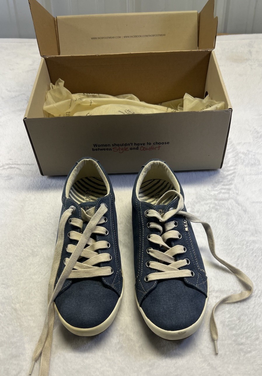 Size 8 Women’s Taos Star Lake Blue Wash Canvas Lace Up Sneakers STA-12844