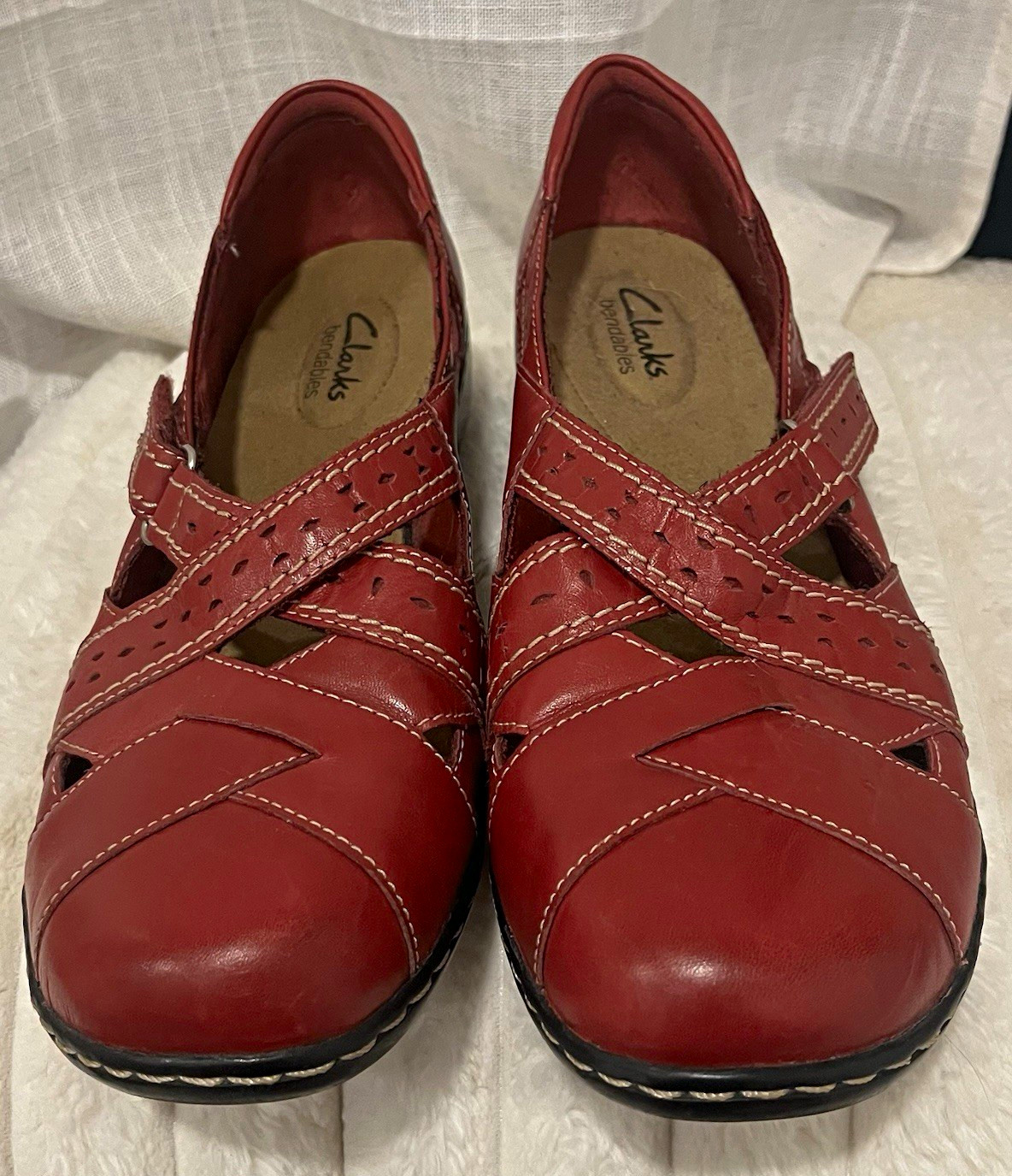 Clarks Bendables Womens 9 Red Leather Mary Jane Hook & Loop Round Toe