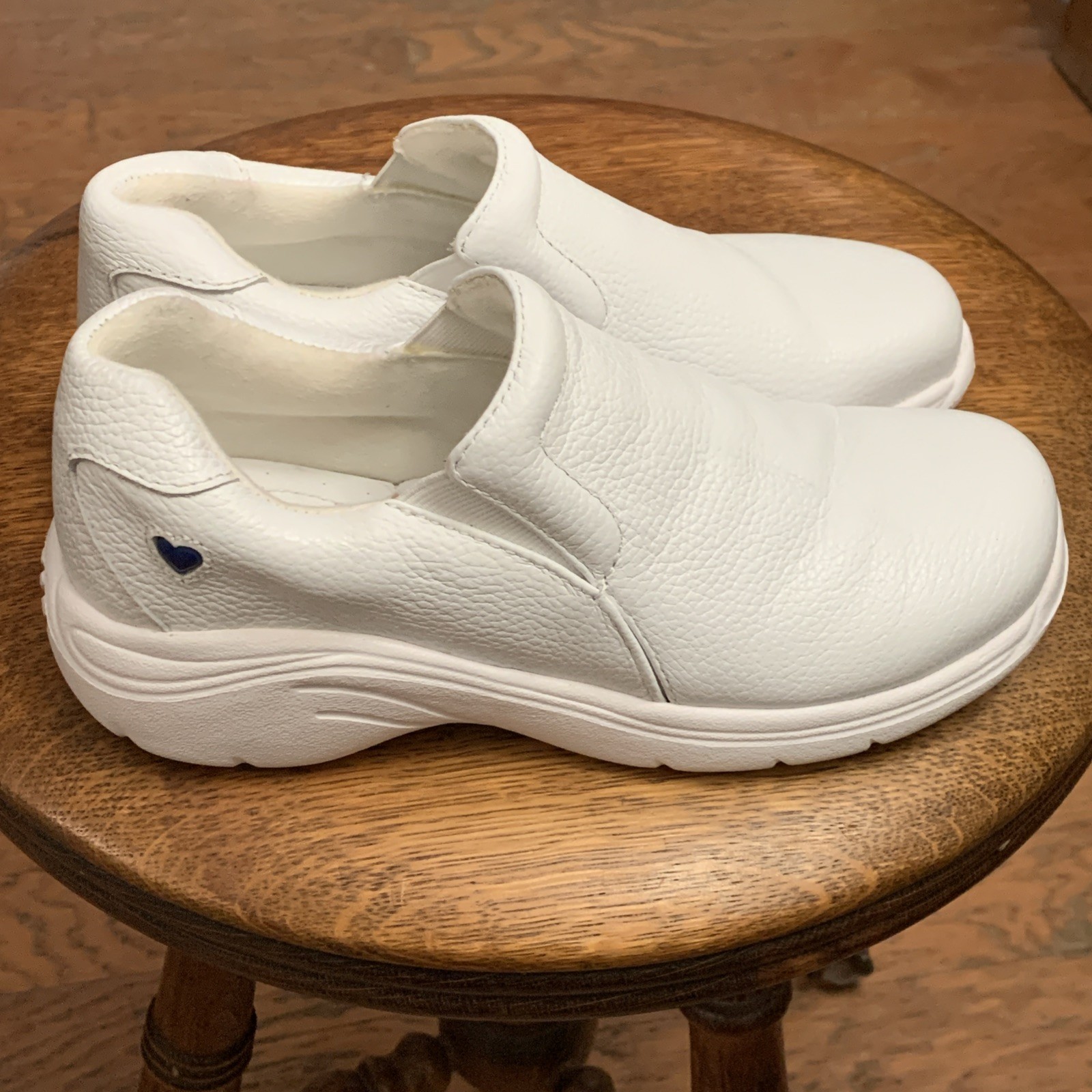 Nurse Mates Womens White Leather Slip Res. Clog Dove Comfort Shoe Size 5.5M