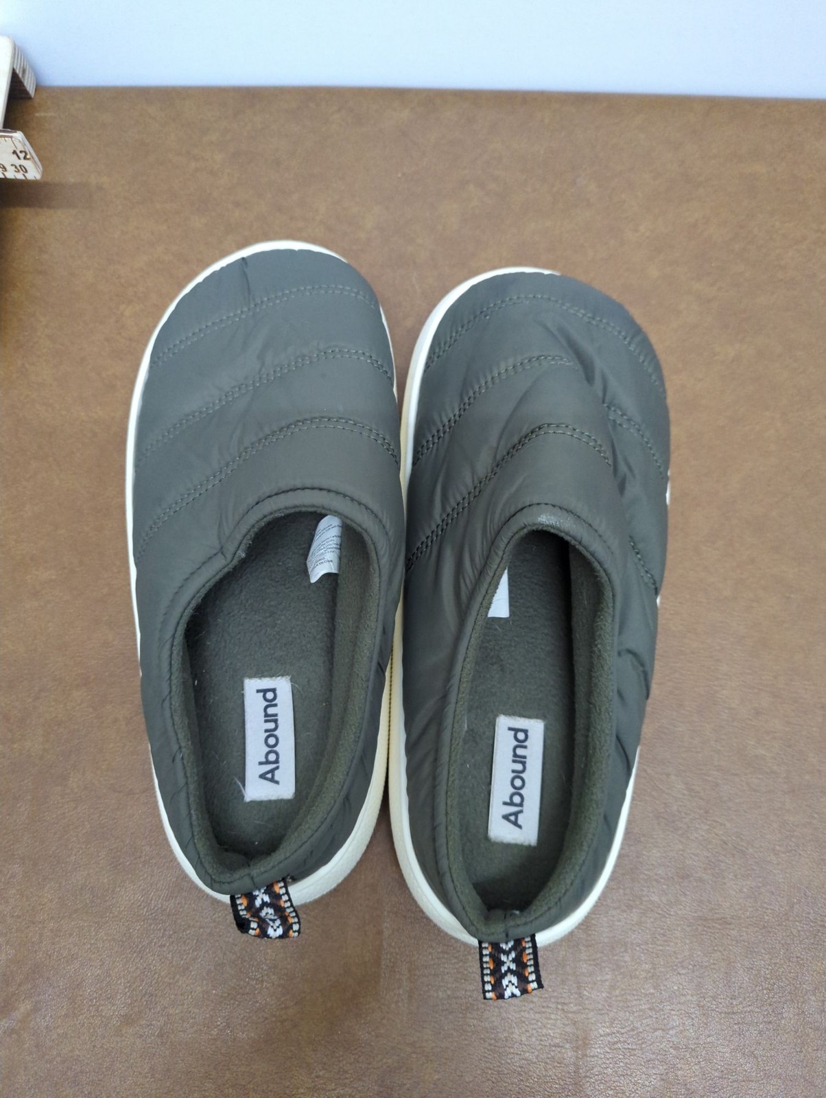 Abound Quilted Slip-On Shoes Olive Green M (9-10) Lightweight & Warm Indoor/Outd