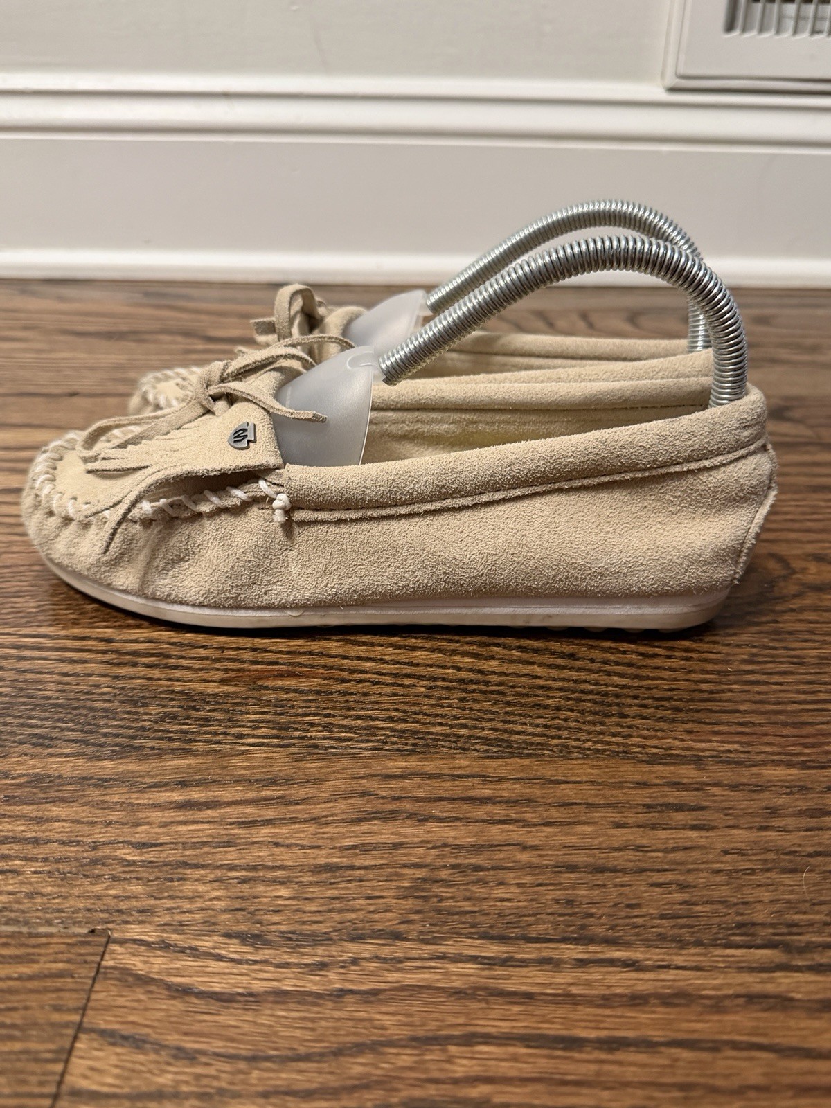 Minnetonka 4308 Kilty Plus Moc Beige Moccasin Shoes Women’s 7.5