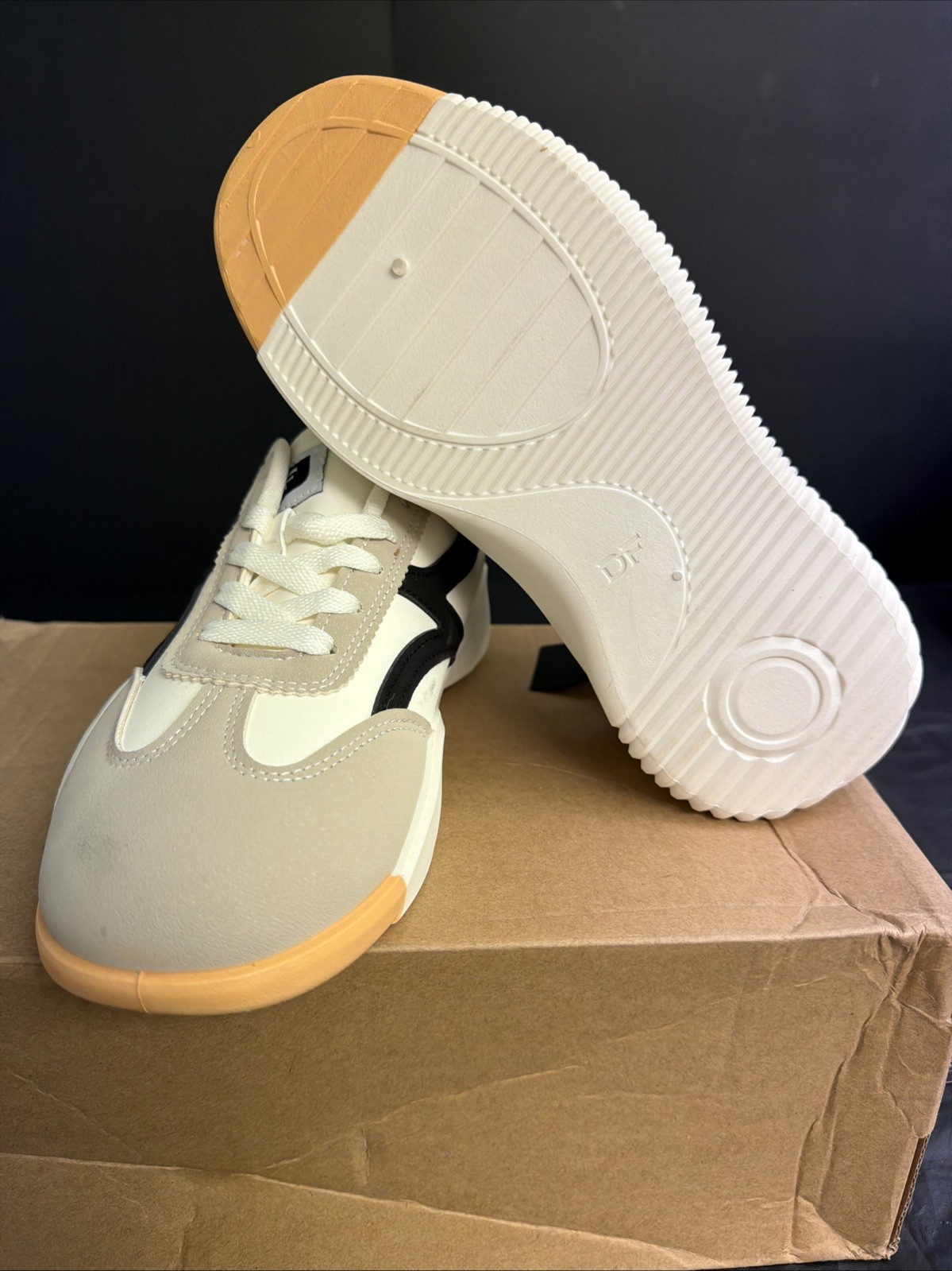 Women’s De Florence Vintage Sneakers Italy Shoe Size 7.5 Beige White & Black NEW