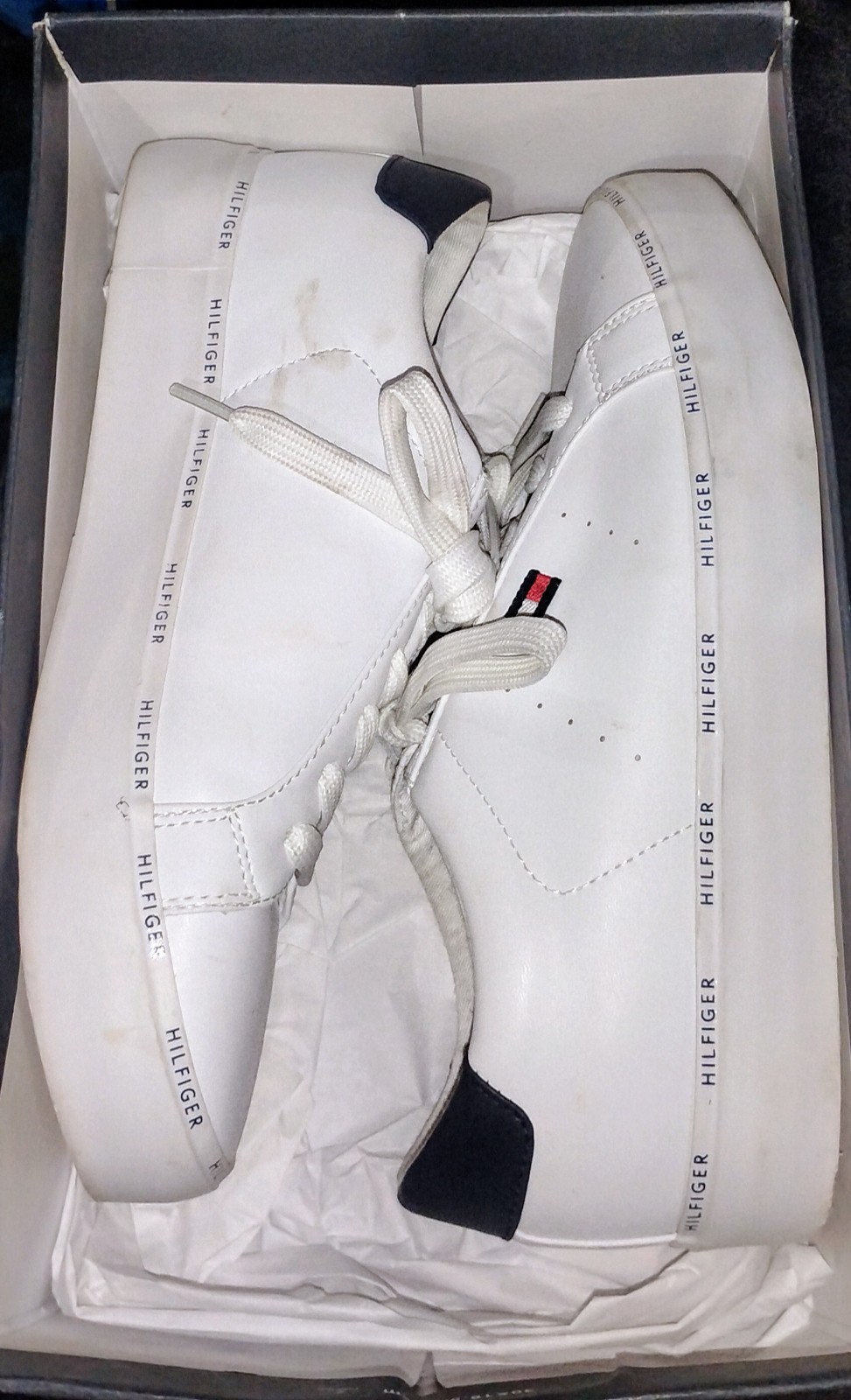 TOMMY HILFIGER Women’s White Henissly Round-Toe Lace-Up Sneakers SZ 8.5