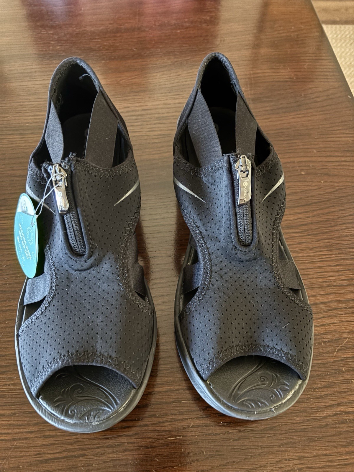 Zees Shoes Doodle 9.5 Black Slip On With Zipper Casual Comfort