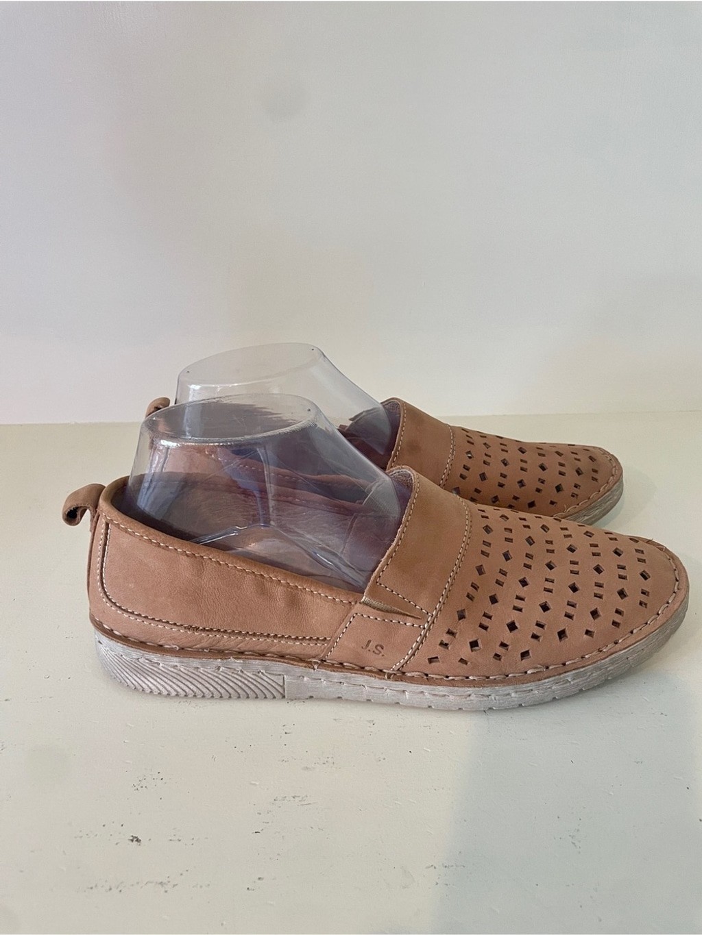 Josef Seibel Sofie Loafer 40 Creme Perforated Leather Slip On Laser Cut