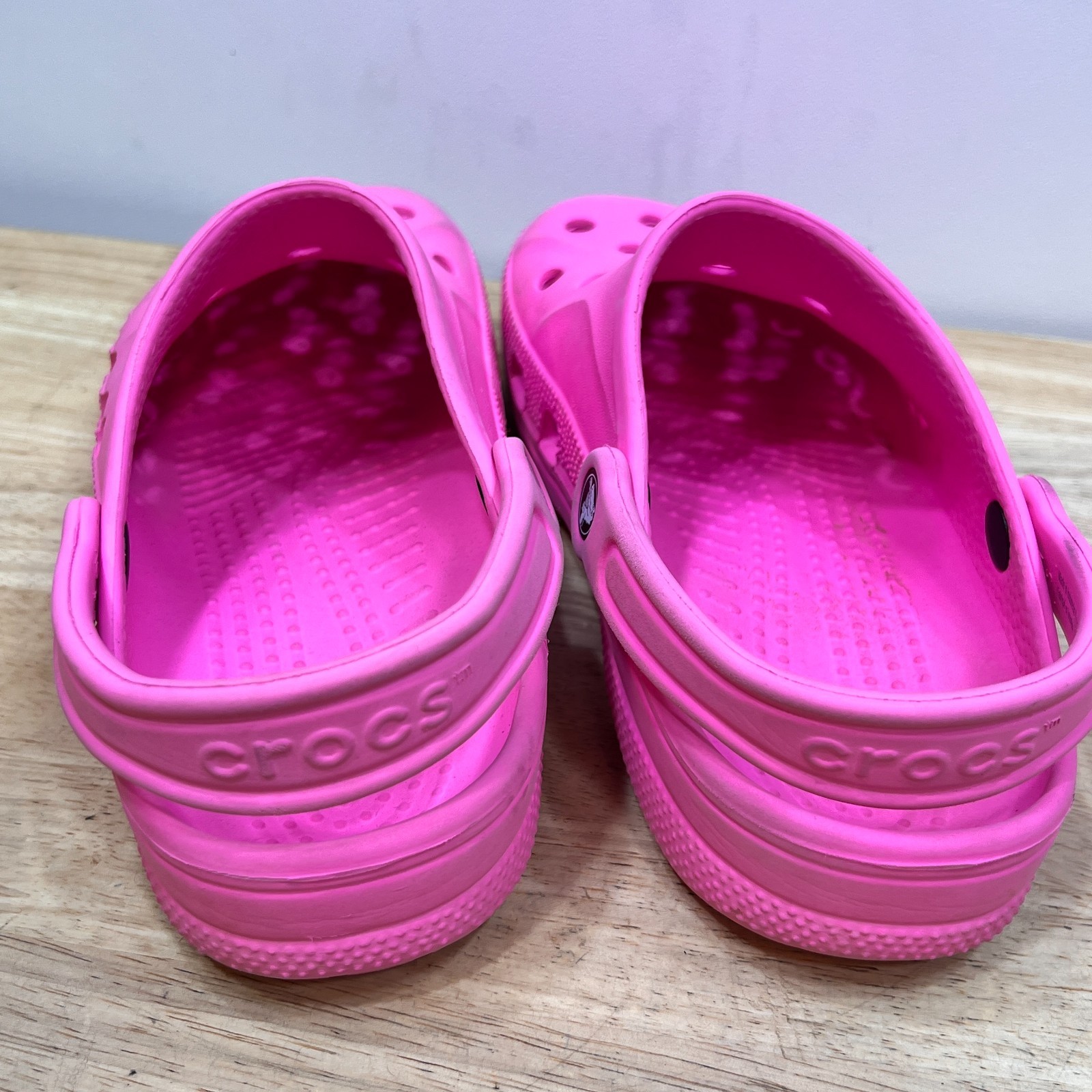 Crocs Baya Clog Neon Pink Sandals Shoes Womens 9 Mens 7 Comfort Slip On