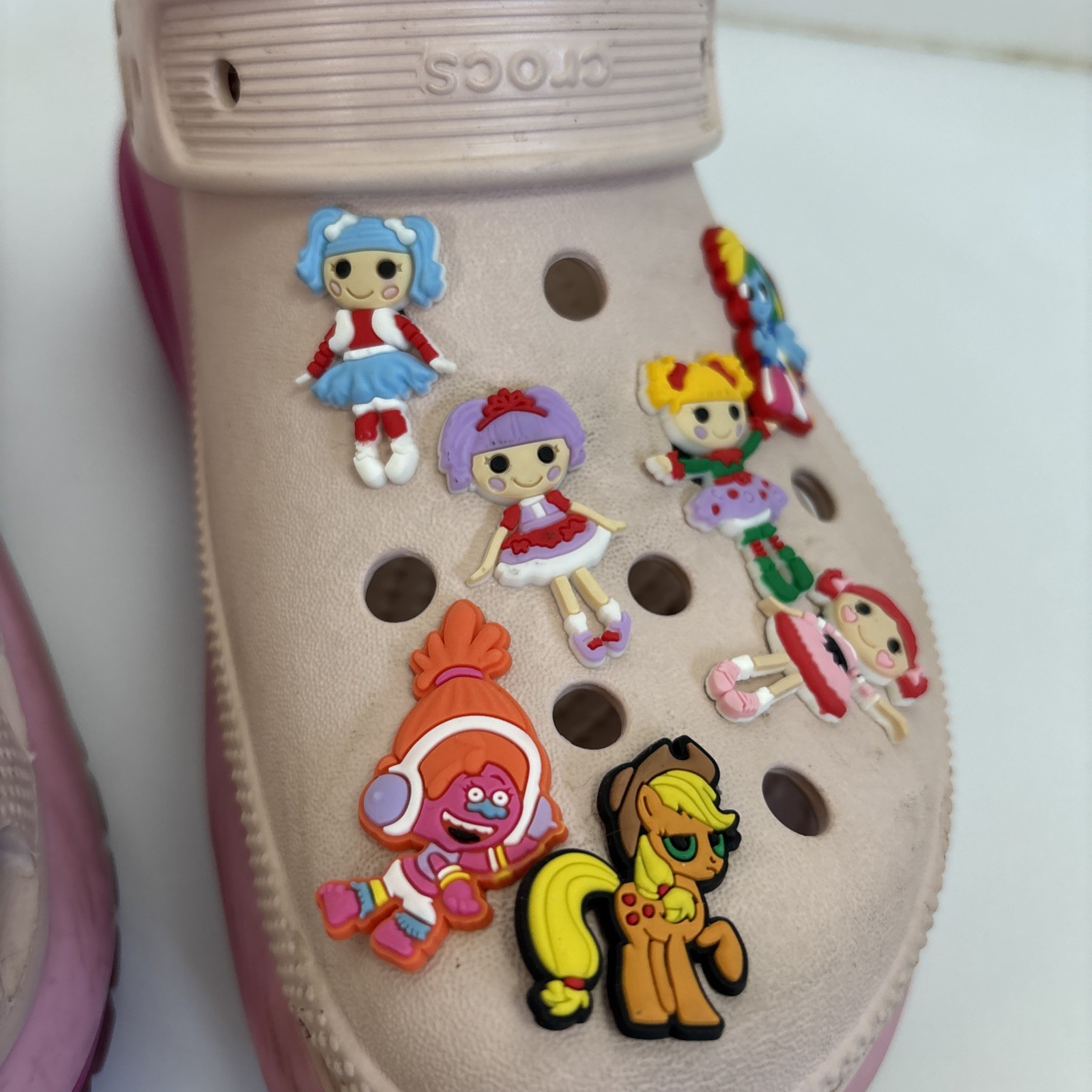 Crocs Mega Crush Clog Pink Ombré Unisex W 7 M5 W/Charms Festival Anime Going Out