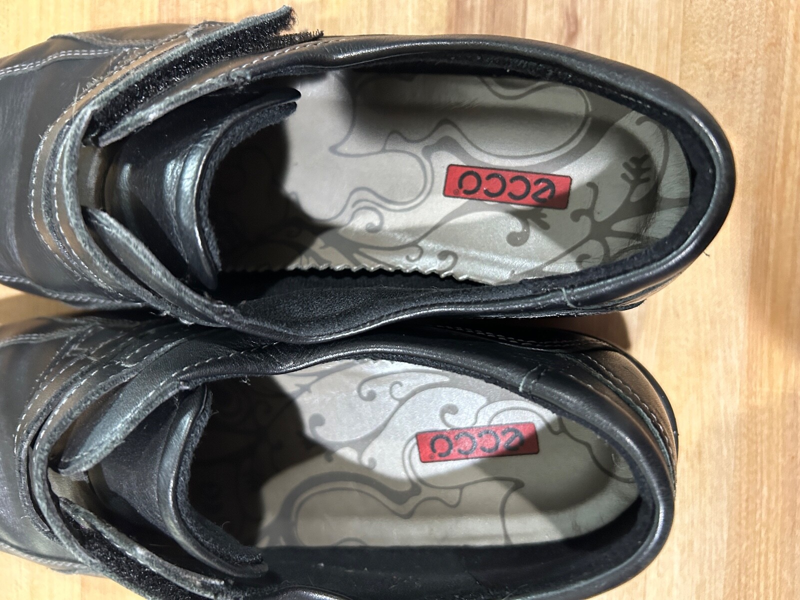 Ecco Black Women’s Size 38 US 7 Leather Upper Shoes Hook & Loop Straps
