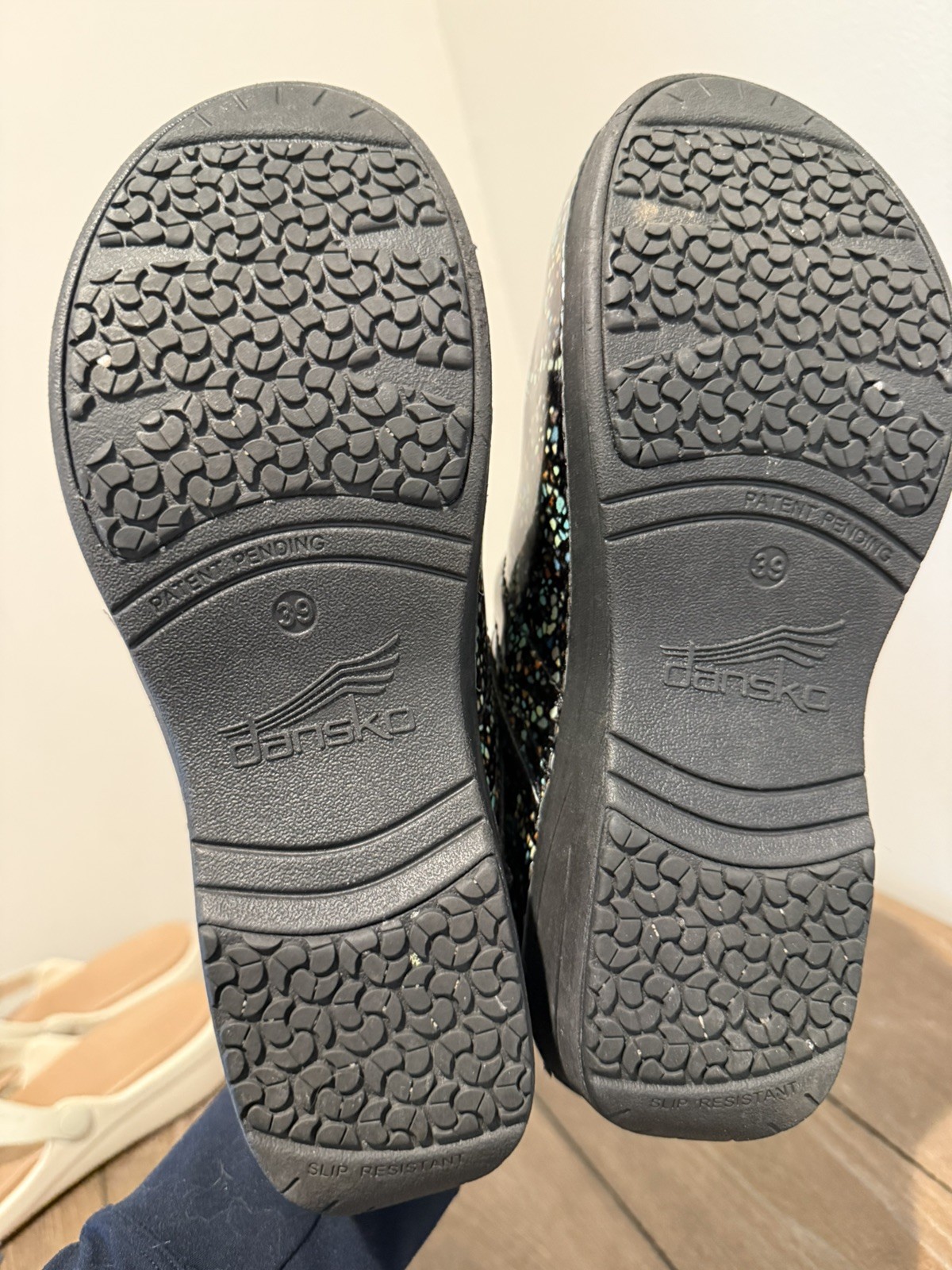 Dansko Women’s XP 2.0 – Patent Color Pop Nursing Clogs Shoes Size 39 EUC