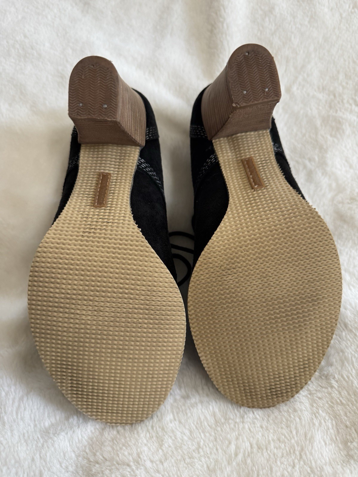 Women’s Oxford Shoes Size. 7 Black Suede Lace Up Stacked Heel School-Girl