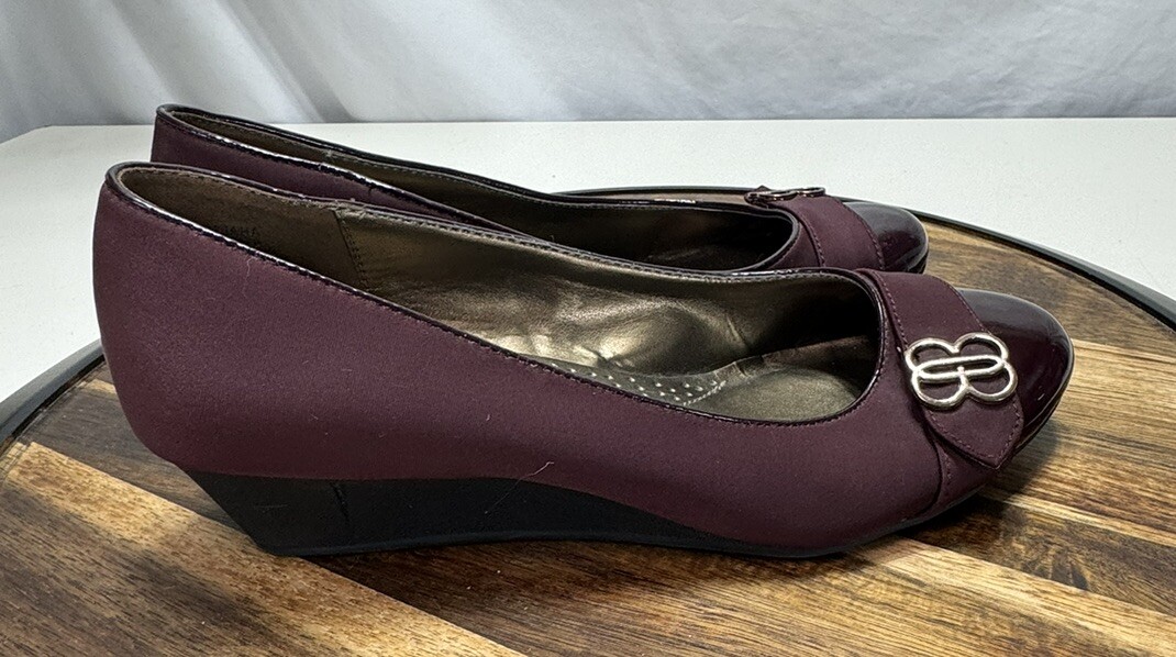 Bandolino Women’s Size 7M B Flexible Deep Purple Wedge Shoes