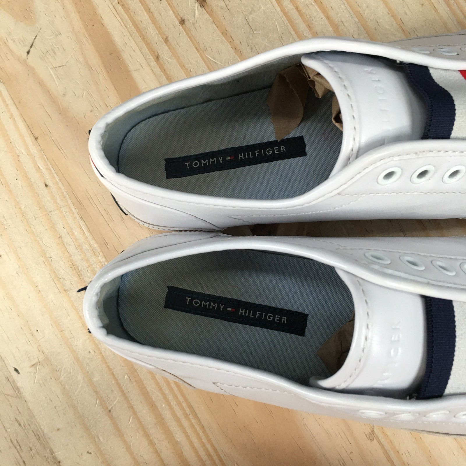 Tommy Hilfiger Shoes Womens 8 M Anni Casual Slip On Laceless Sneakers White