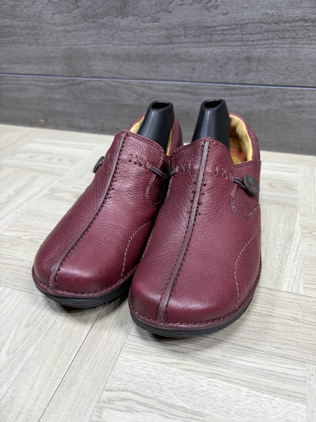 Clark’s Unstructured Un Loop Red Leather Slip On In Dress Shoe Red Women 8 M