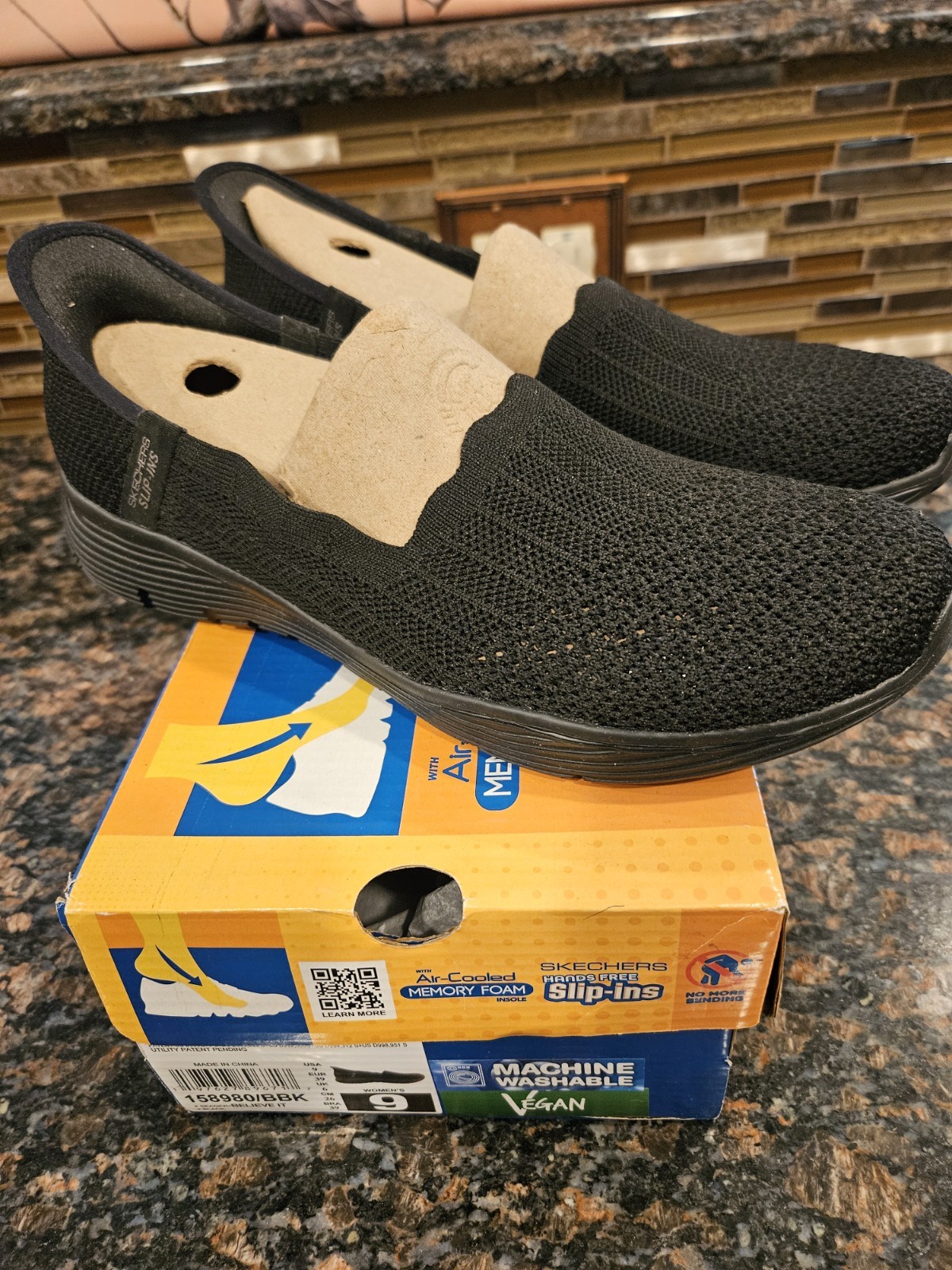Skechers Hands Free Slip-in Shoe Women’s 9 Black Seager Believe It Memory Foam