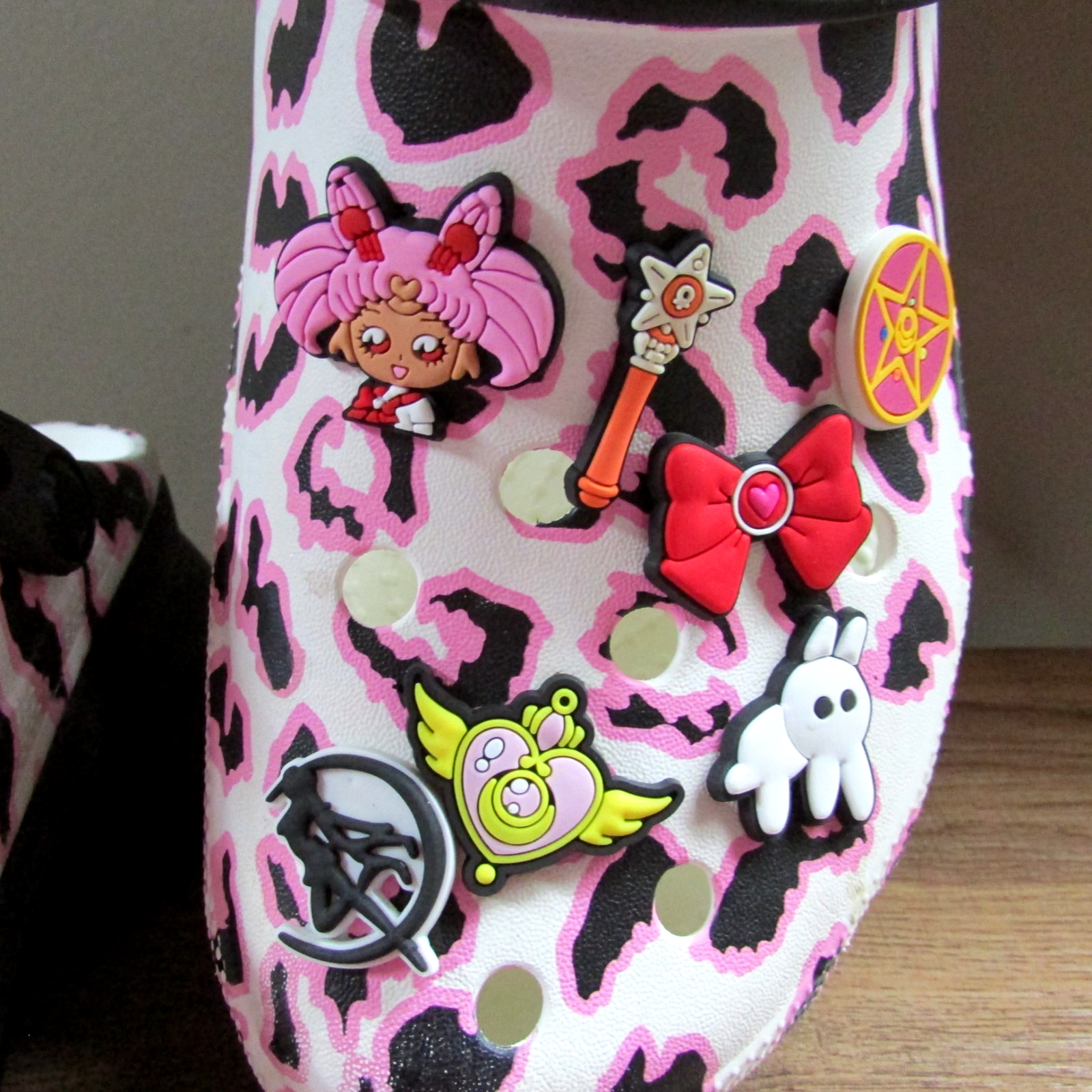 CROCS Ron English Party Animals Bae Limited Edt platform leopard/jibbitz clogs 9