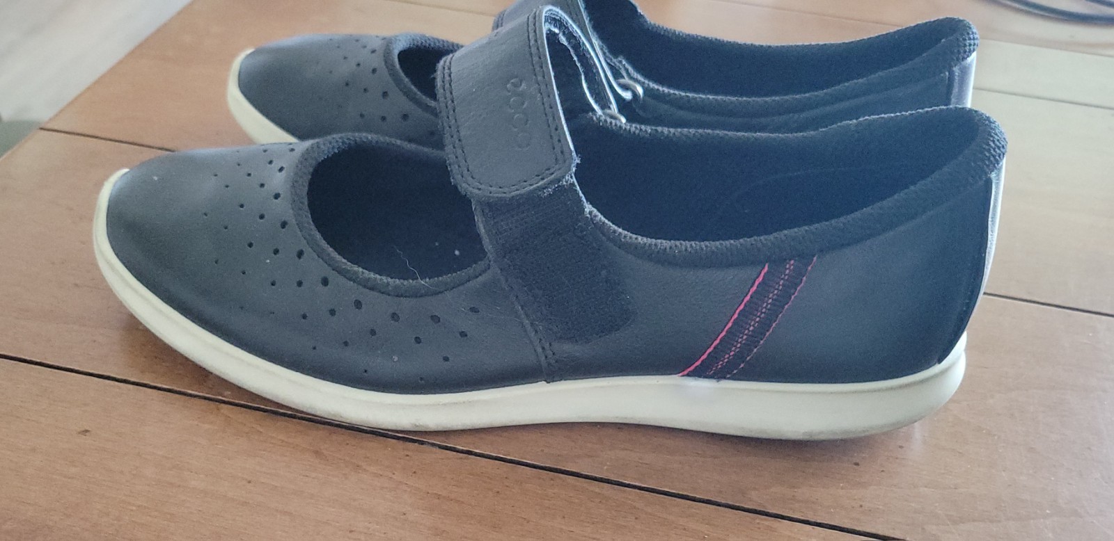 Ecco Sence Womens Size 37 Black Shoe