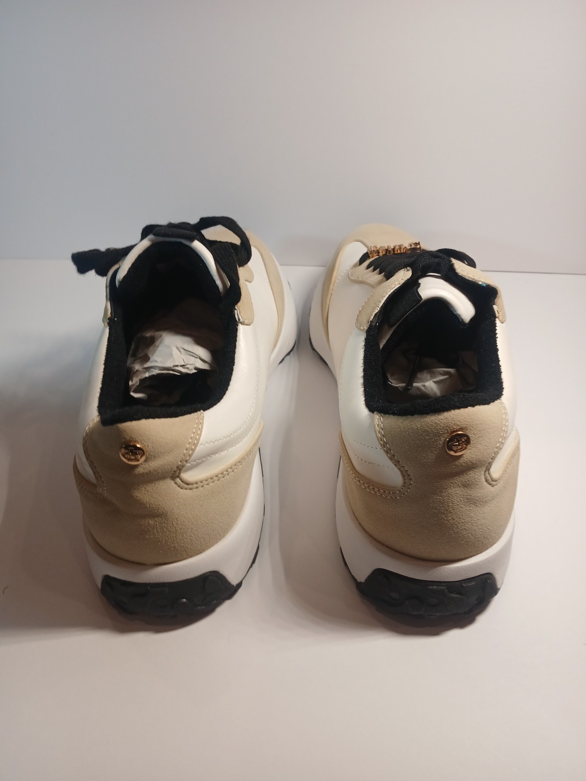 Juicy Couture Women’s Fashion Sneakers White Beige Black Lace Up Casual Shoes