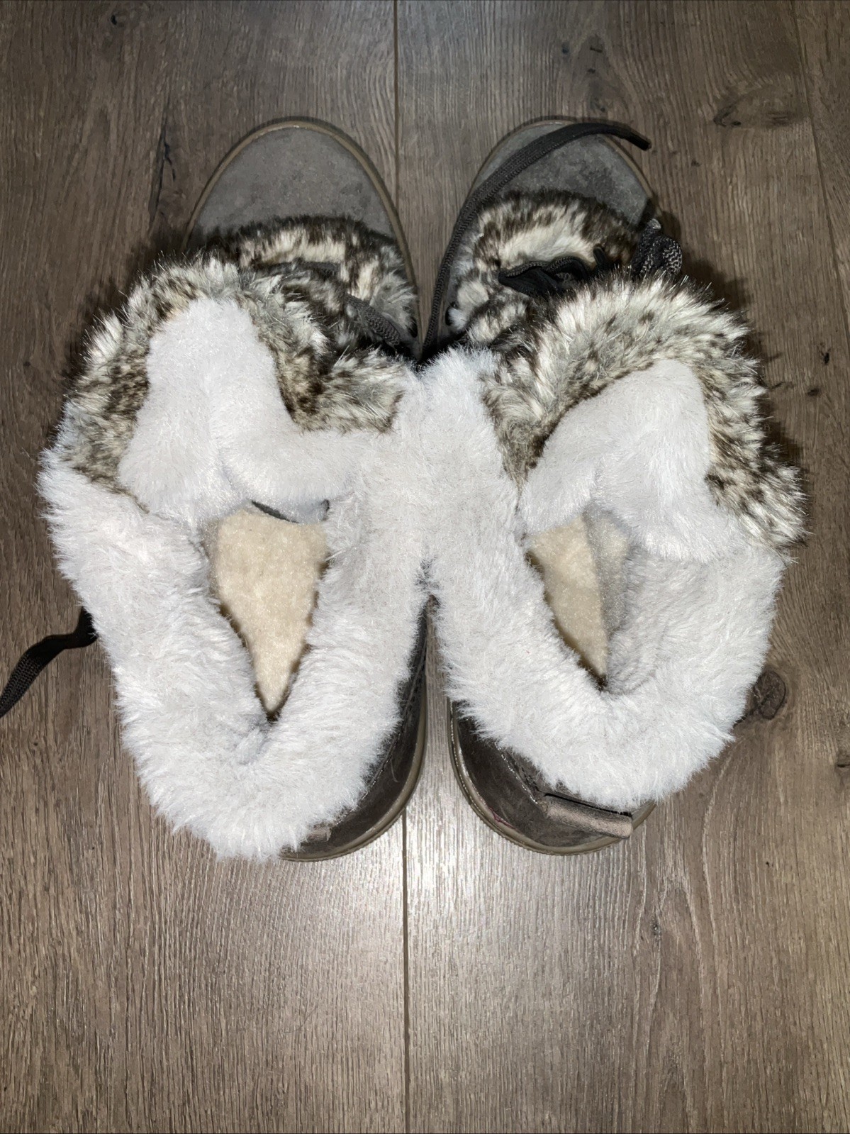 Cougar Daniel Women’s Waterproof Faux Fur Platform Sneaker Boot Grey Suede Sz 9