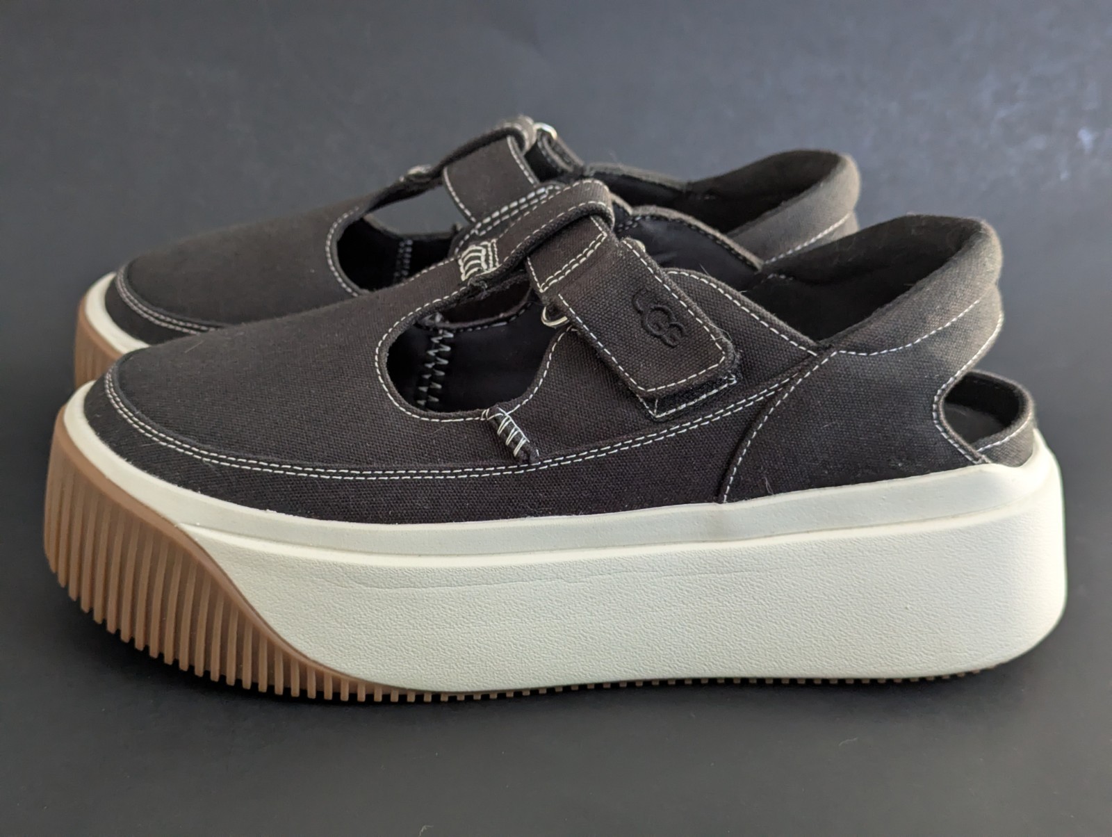 UGG EZ-Duzzit T-Strap 1167500-BLK Sneakers Women’s 7B Black Platform Shoes DNNY9