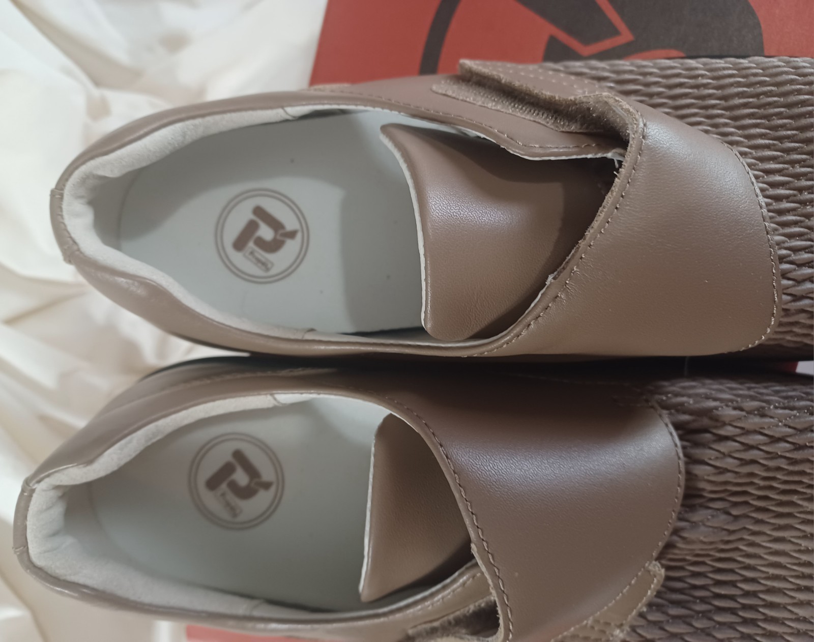Propet Womens Shoes Olivia WPRX25 Taupe, New With Box Size9 B, Hook & Loop NIB