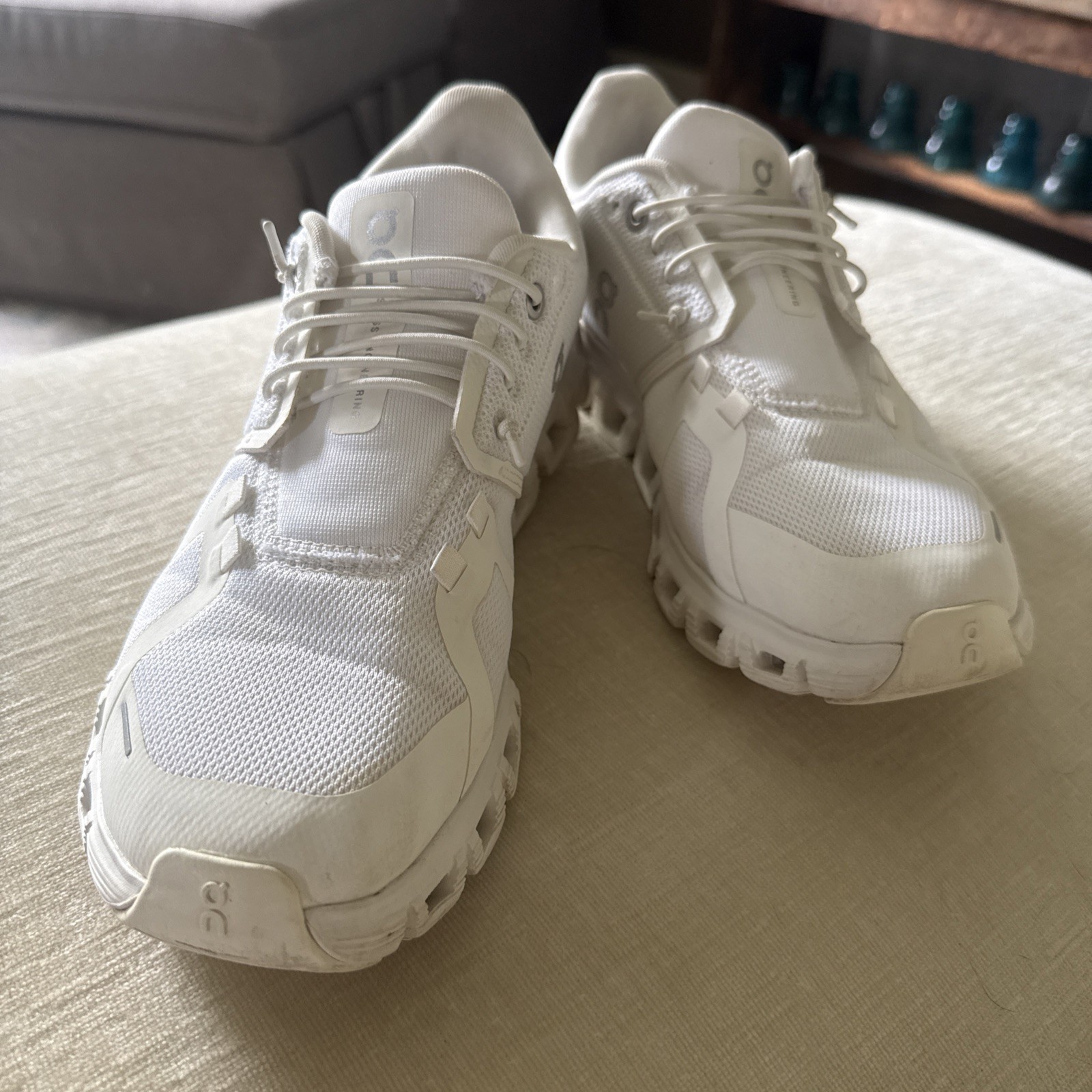 On Cloud Sneakers White/White Women’s Running Shoes Size 8