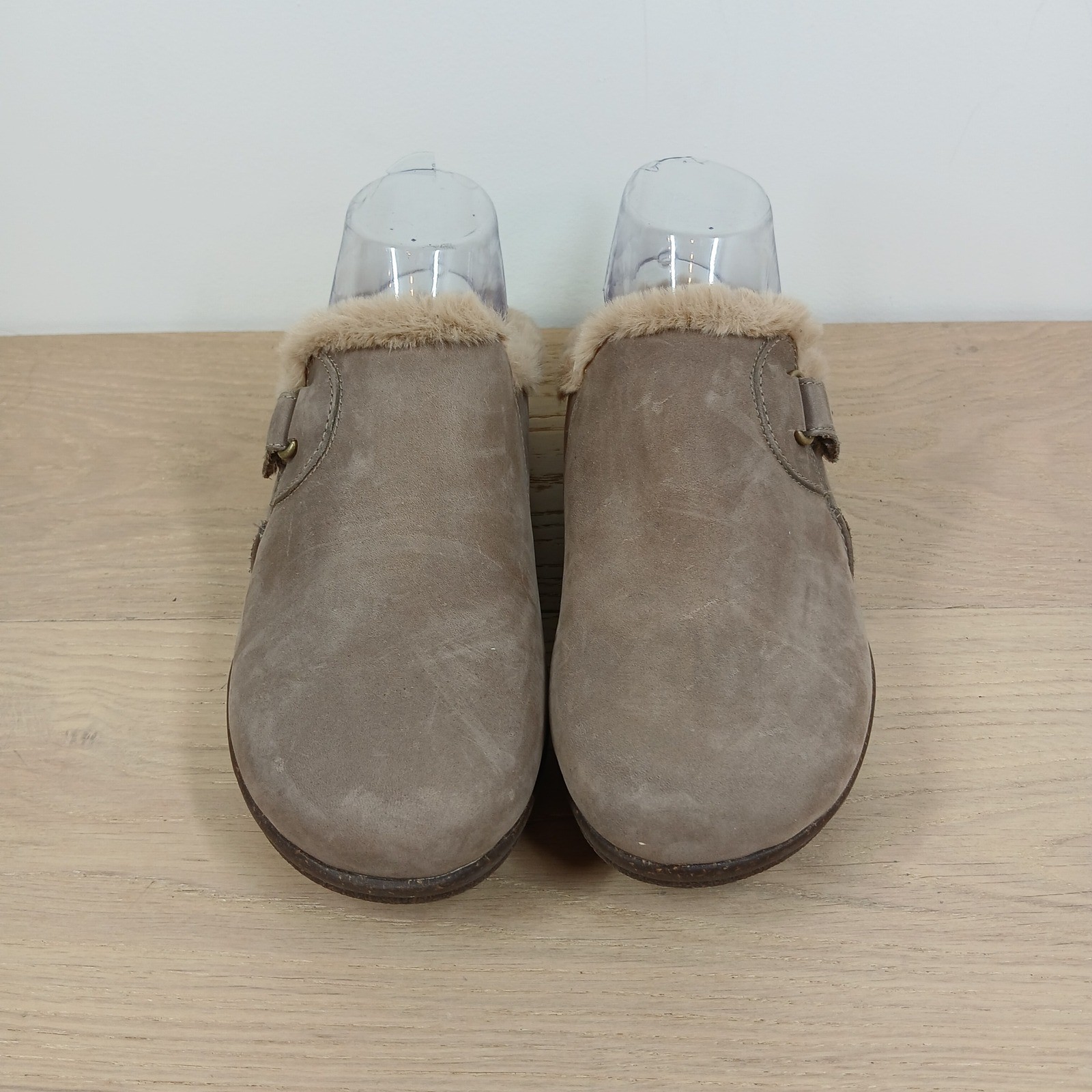 Clarks Clogs Womens 8.5W Beige Suede Faux Fur Lined Comfort Mules Slip On