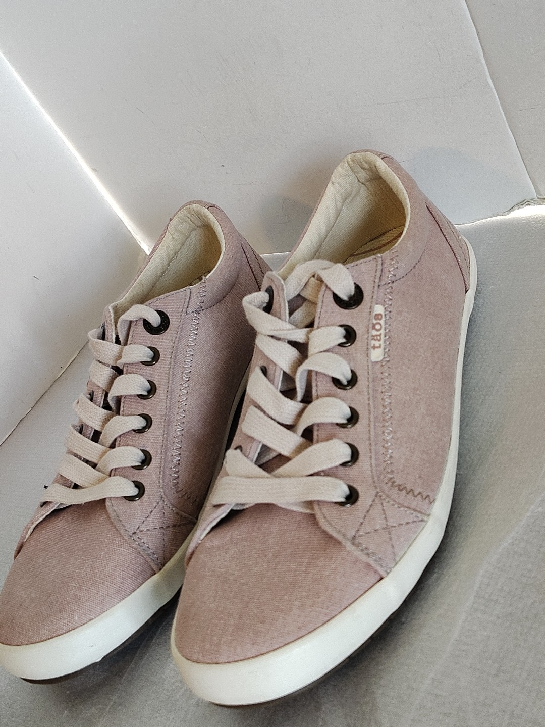 8.5 WORN ONCE Taos STAR Washed Canvas Low Top Sneakers Shoes Blush Lavender