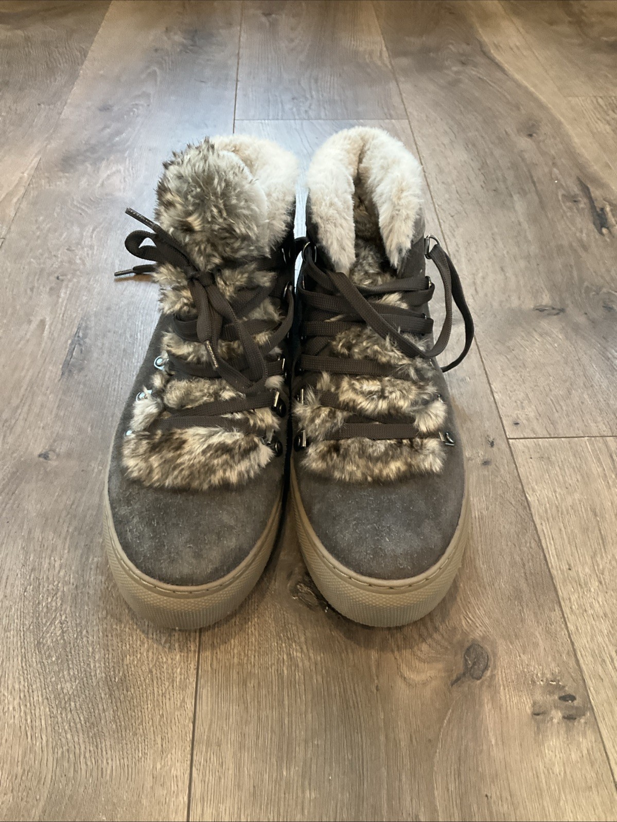 Cougar Daniel Women’s Waterproof Faux Fur Platform Sneaker Boot Grey Suede Sz 9