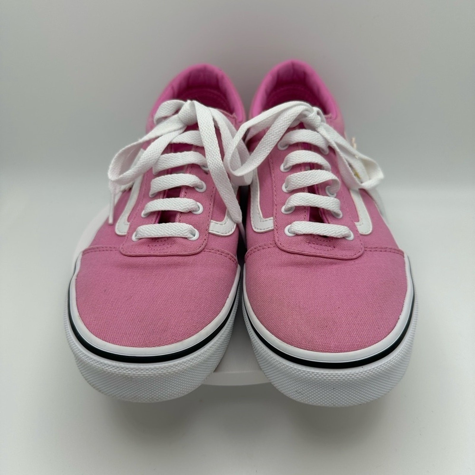 VANS Ward Pink Daisy Sneakers, Size 6 EUC