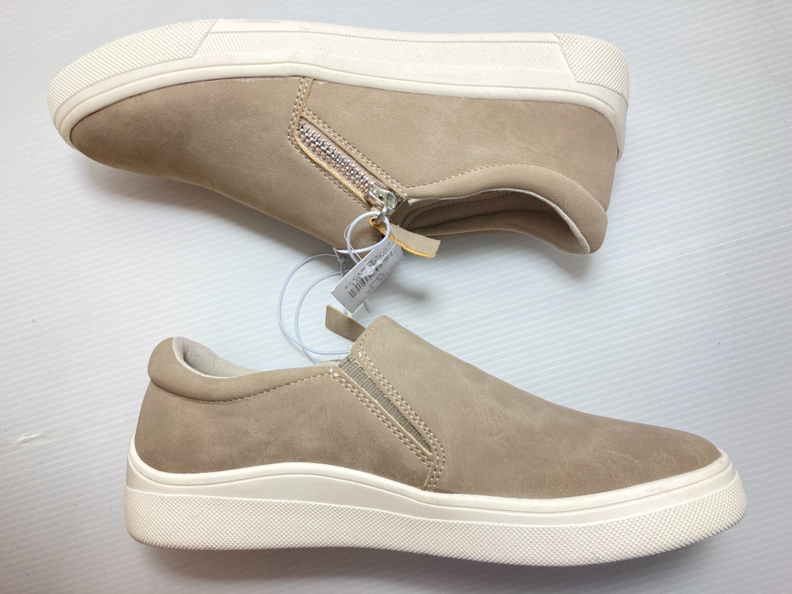Kensie Ladie’s Taupe Soren Faux Suede Women’s Side Zipper Shoe – NEW